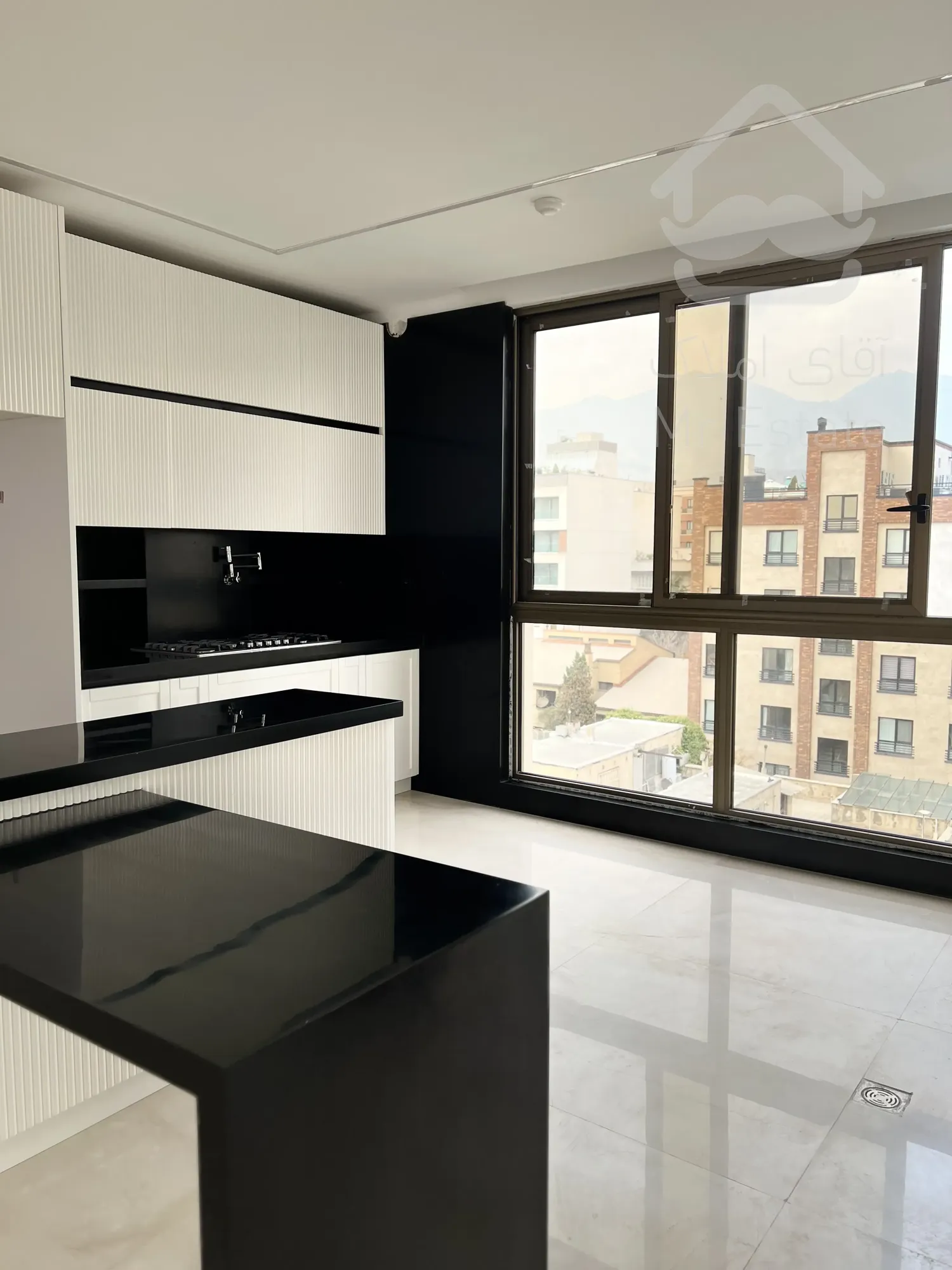 فروش ۵ واحد مجلل و ۲ باب مغازه اعیانی مجموعا ۶۳۰ متر فرصتی نادر برای خریداران فرهیخته