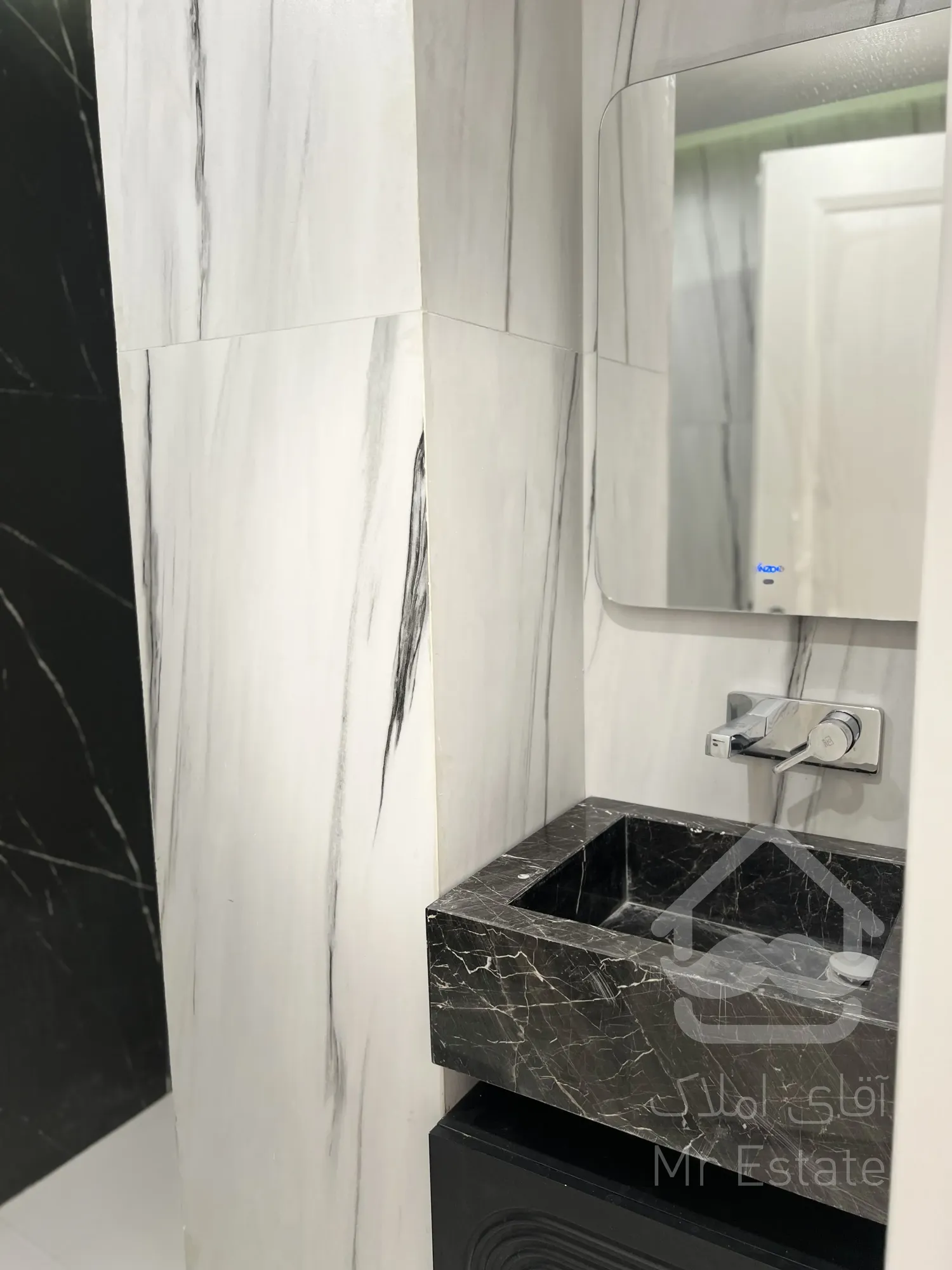 فروش یکجا اپارتمان مسکونی ۵ واحدی و ۲ باب مغازه یکجا