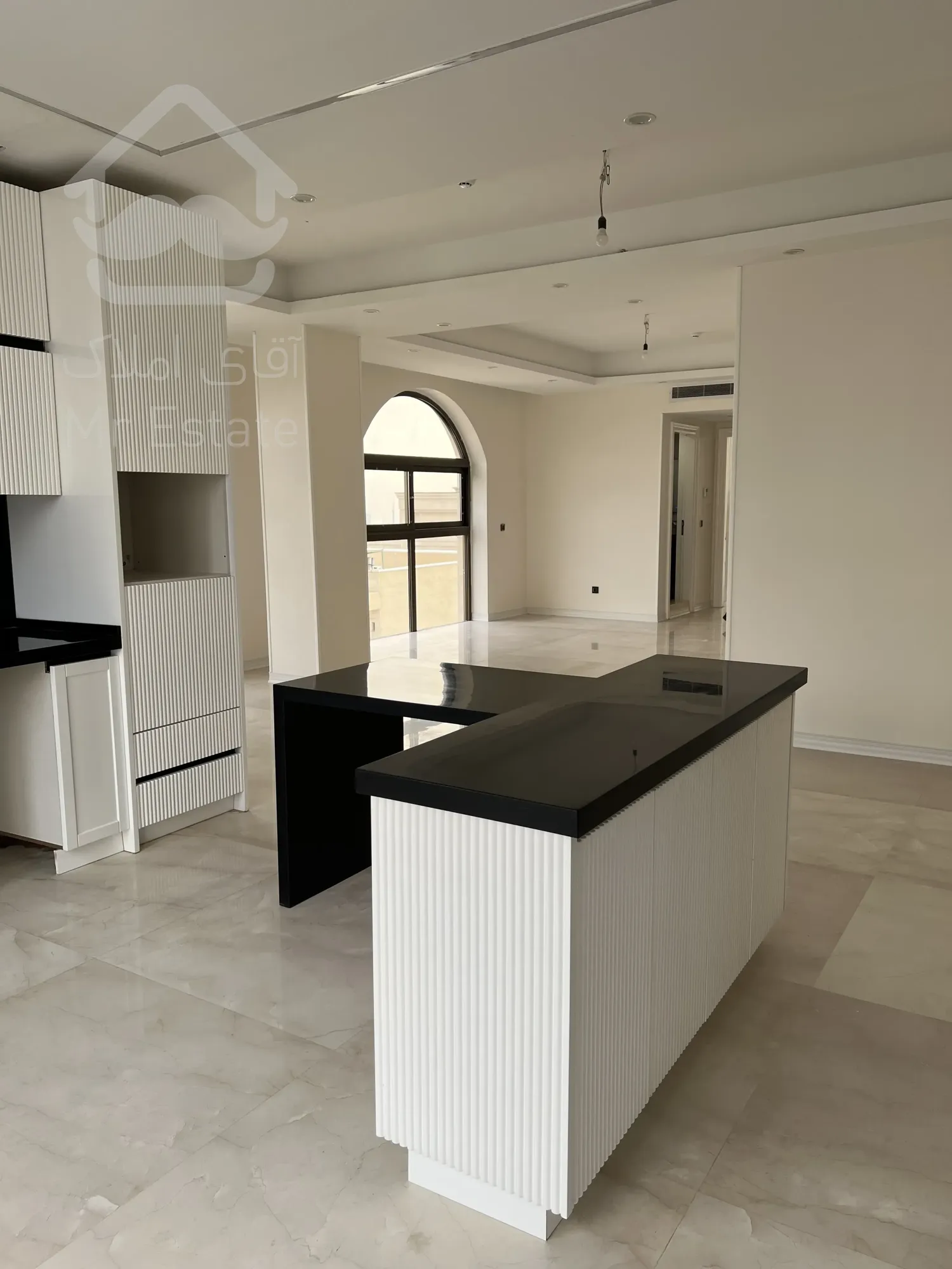 ۵ واحد مسکونی ۲ خواب با یک خواب مستر و ۲ باب مغازه یکجا