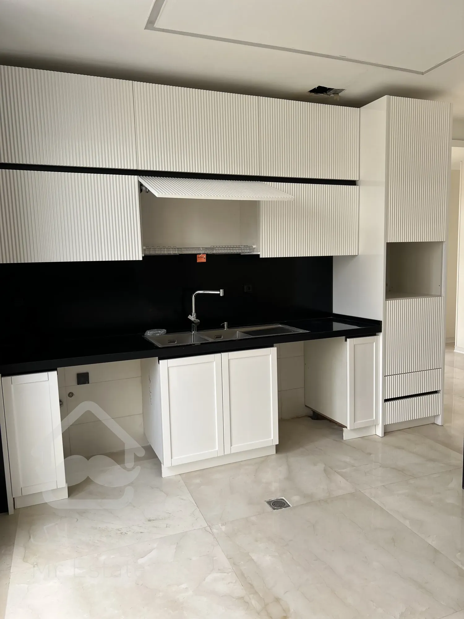 فروش ۵ واحد مسکونی و ۲ باب مغازه یکجا