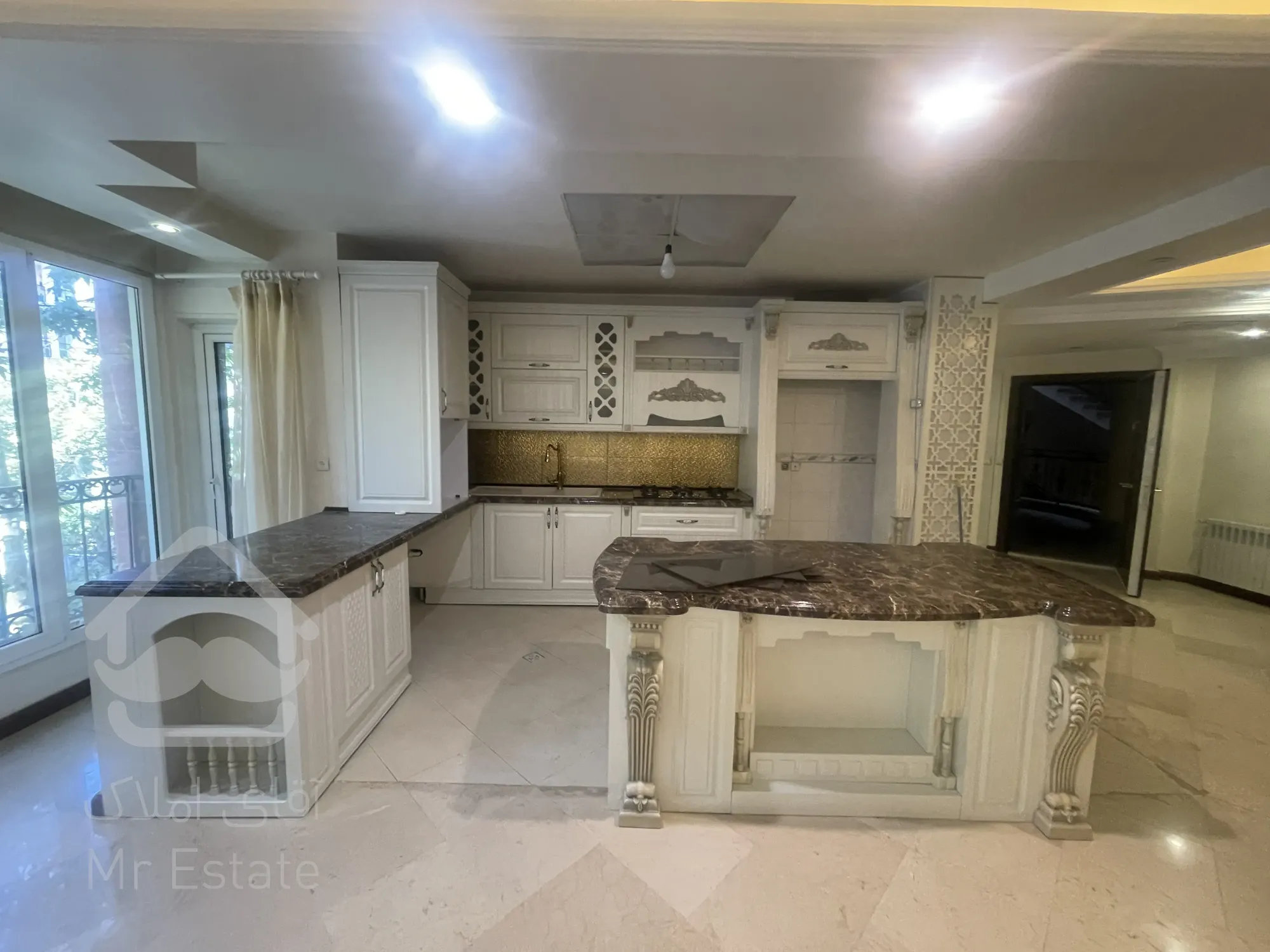 220 متری در دروس