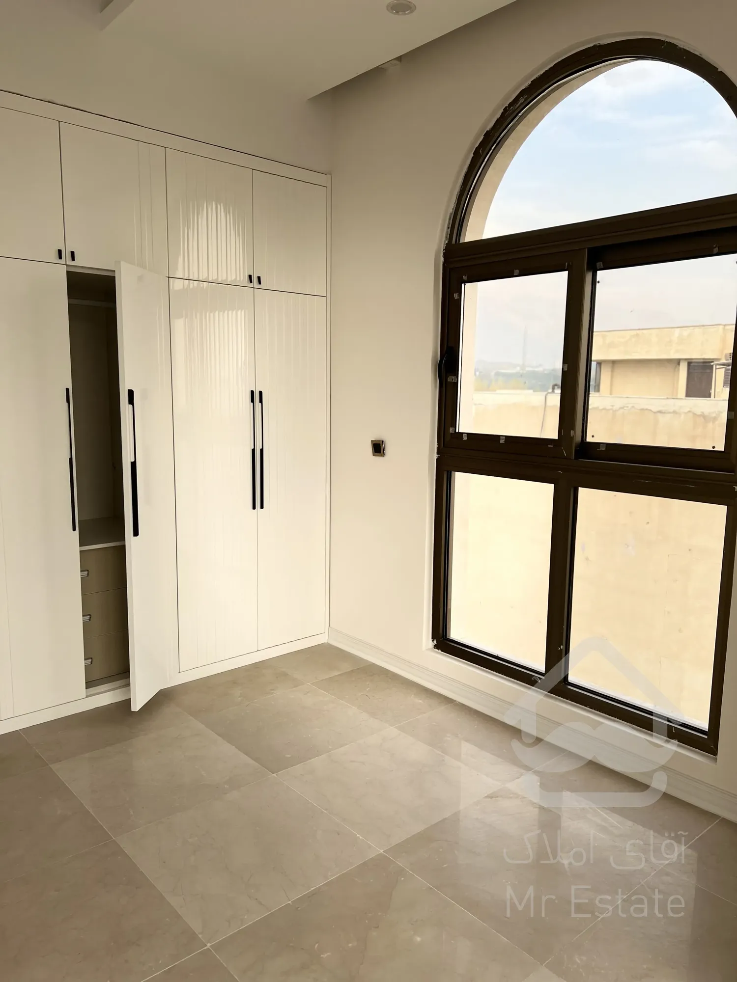 فروش یکجا اپارتمان مسکونی ۵ واحدی و ۲ باب مغازه یکجا