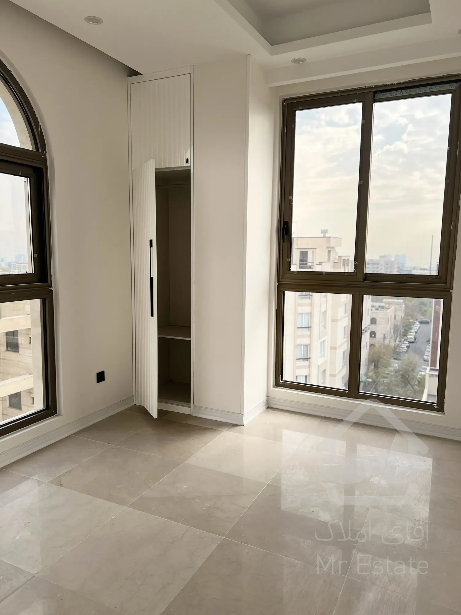 فروش یکجا اپارتمان مسکونی با متریال درجه ۱و ۲ باب مغازه