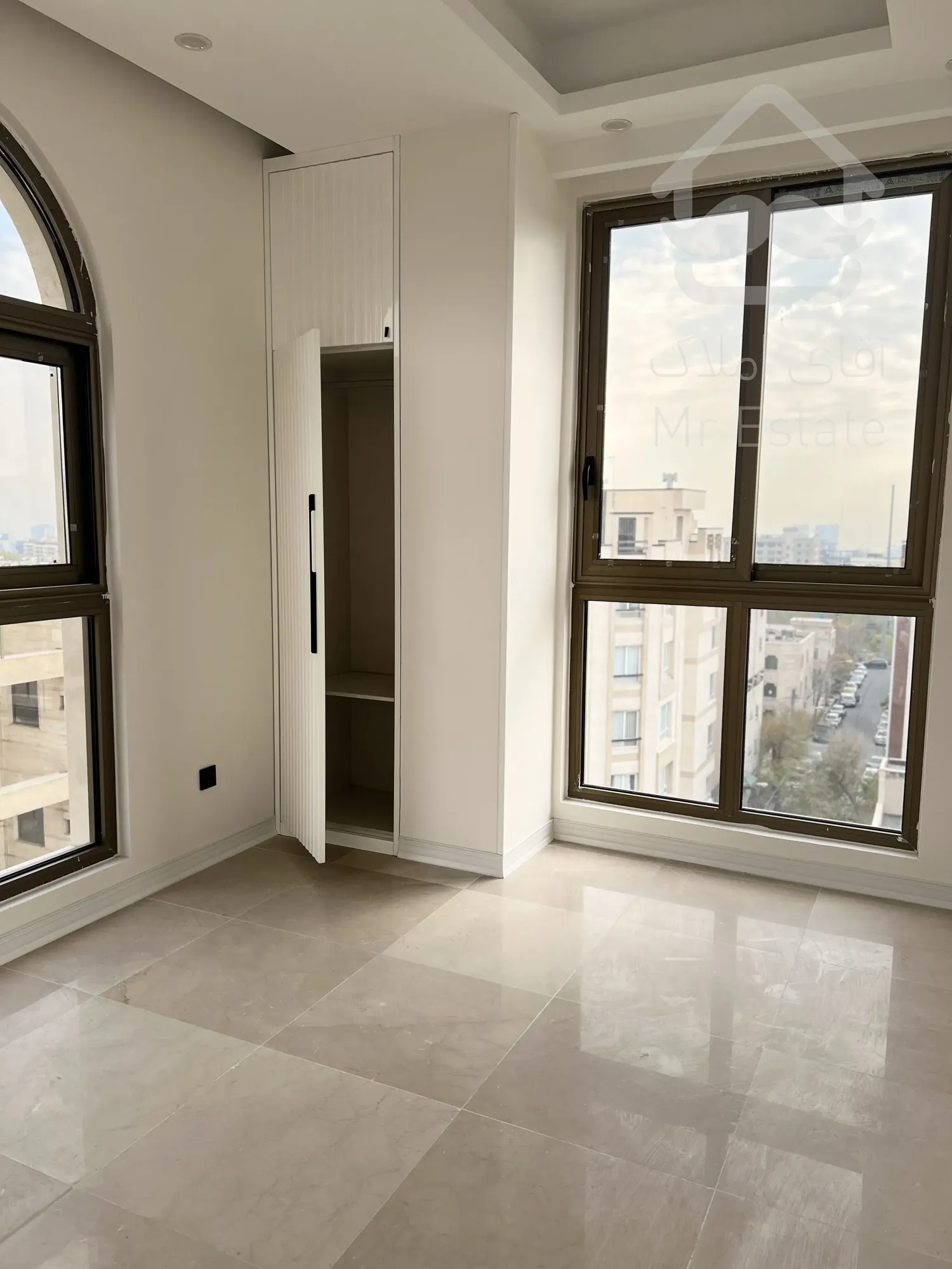 فروش یکجا اپارتمان و ۲ باب مغازه در سئول