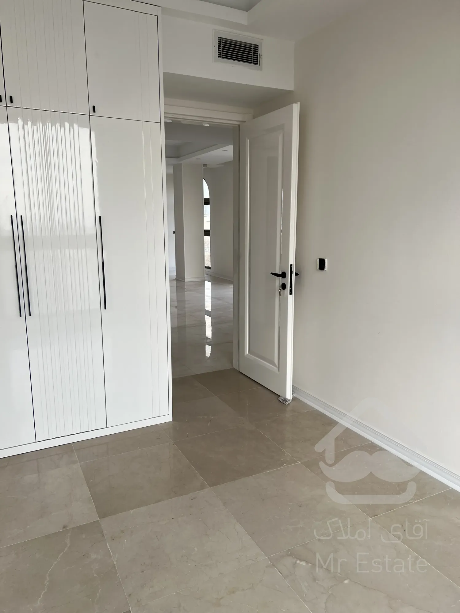 فرصتی استثنایی فروش ۵واحد مسکونی و ۲ باب مغازه یکجا