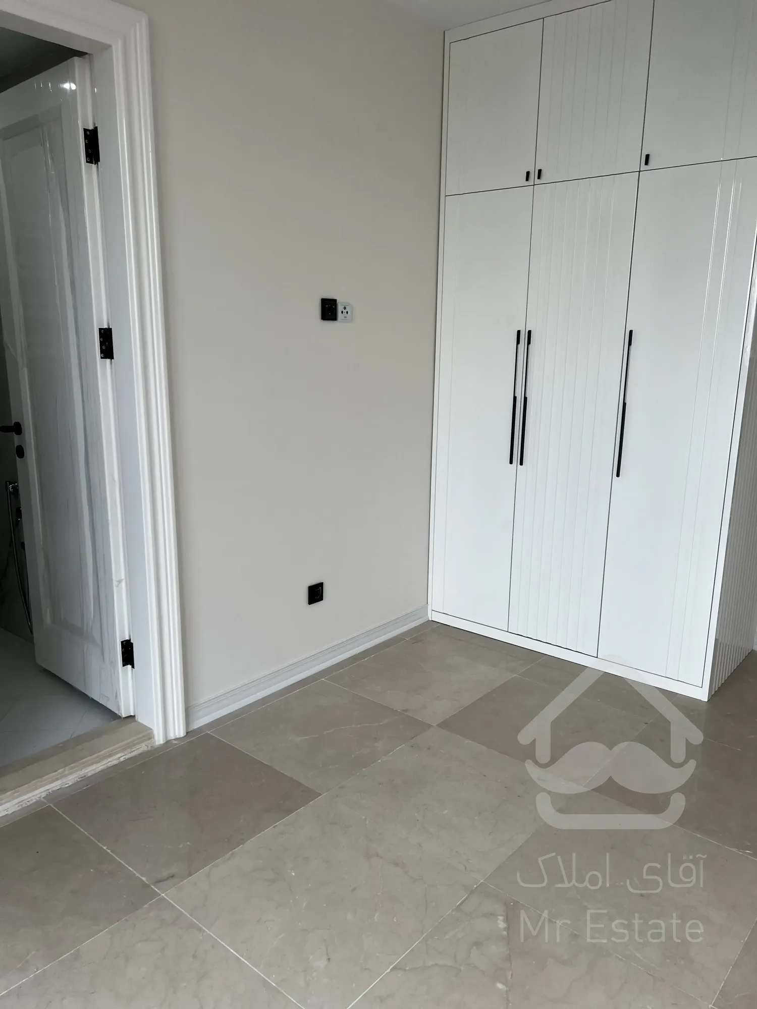 فروش یکجا اپارتمان مسکونی ۵ واحدی و ۲ باب مغازه