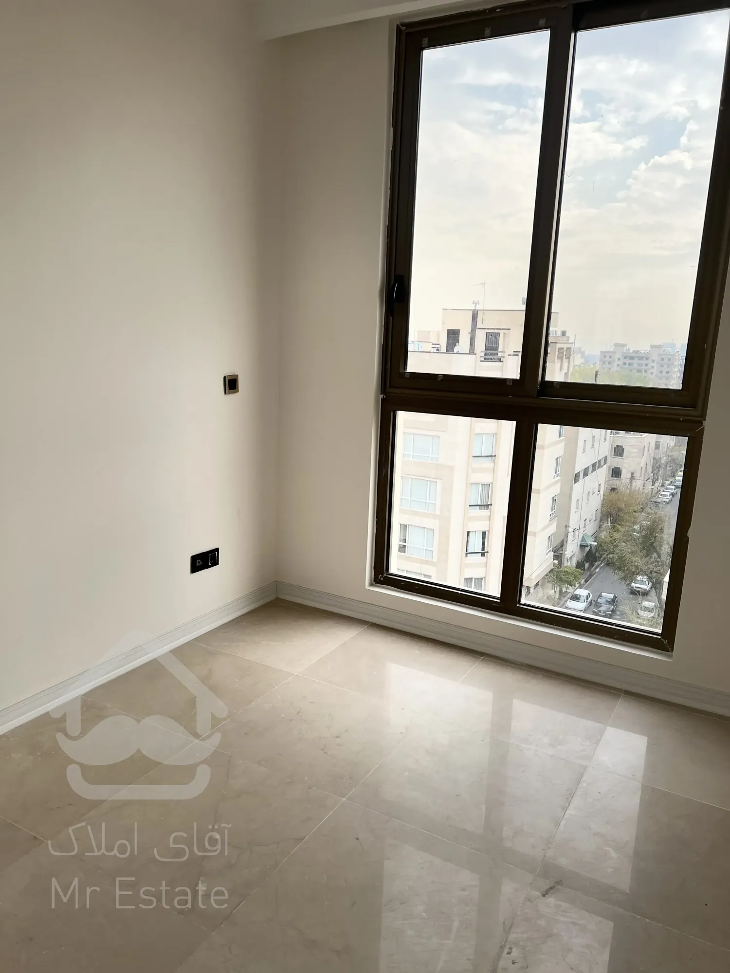 فروش اپارتمان مسکونی دنج و ۲ باب مغازه یکجا