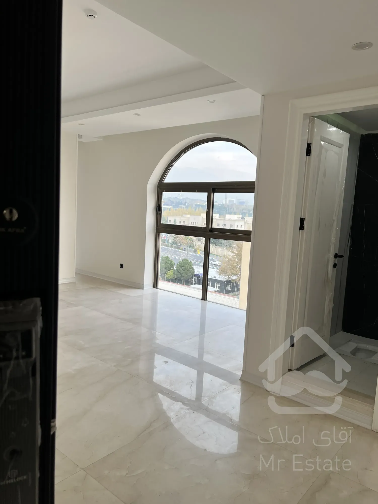 فروش ۵ واحد مسکونی و ۲ باب مغازه یکجا