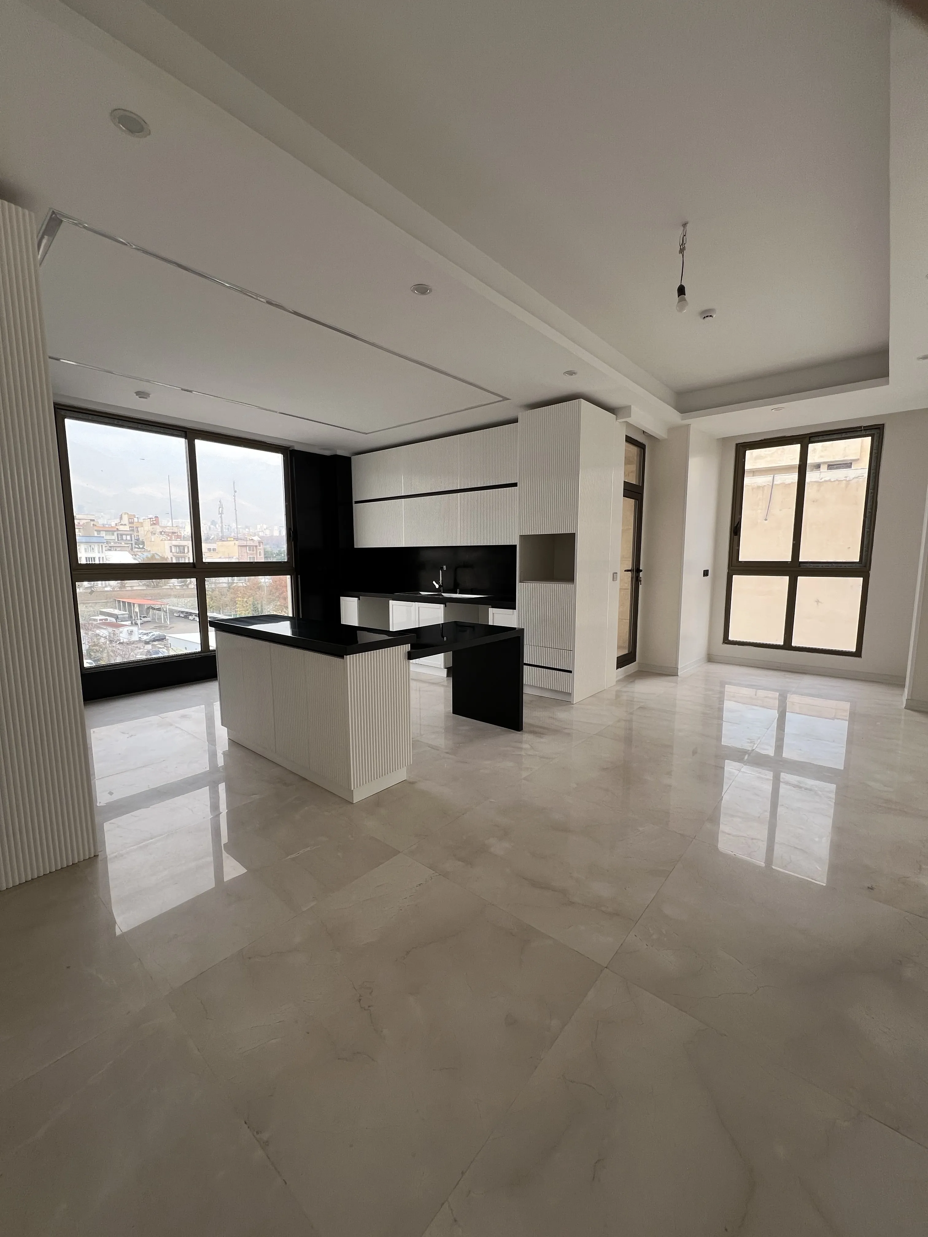 فروش ۵ واحد مجلل و ۲ باب مغازه اعیانی مجموعا ۶۳۰ متر فرصتی نادر برای خریداران فرهیخته