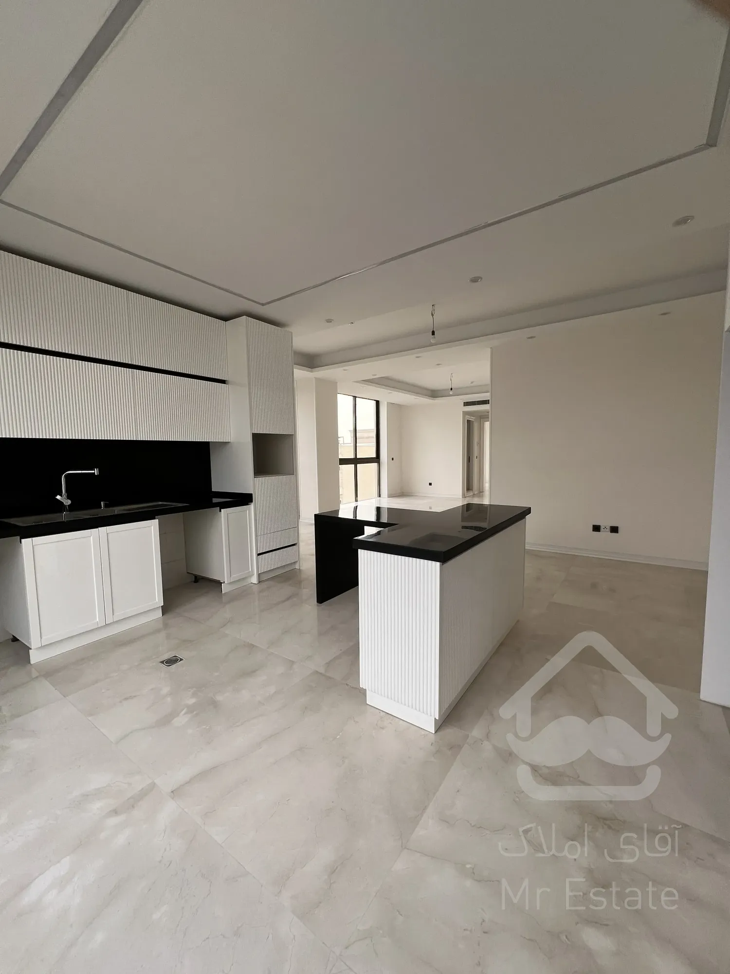 ۵واحد مسکونی  و ۲ باب مغازه فرصتی استثنایی برای سرمایه گذاری