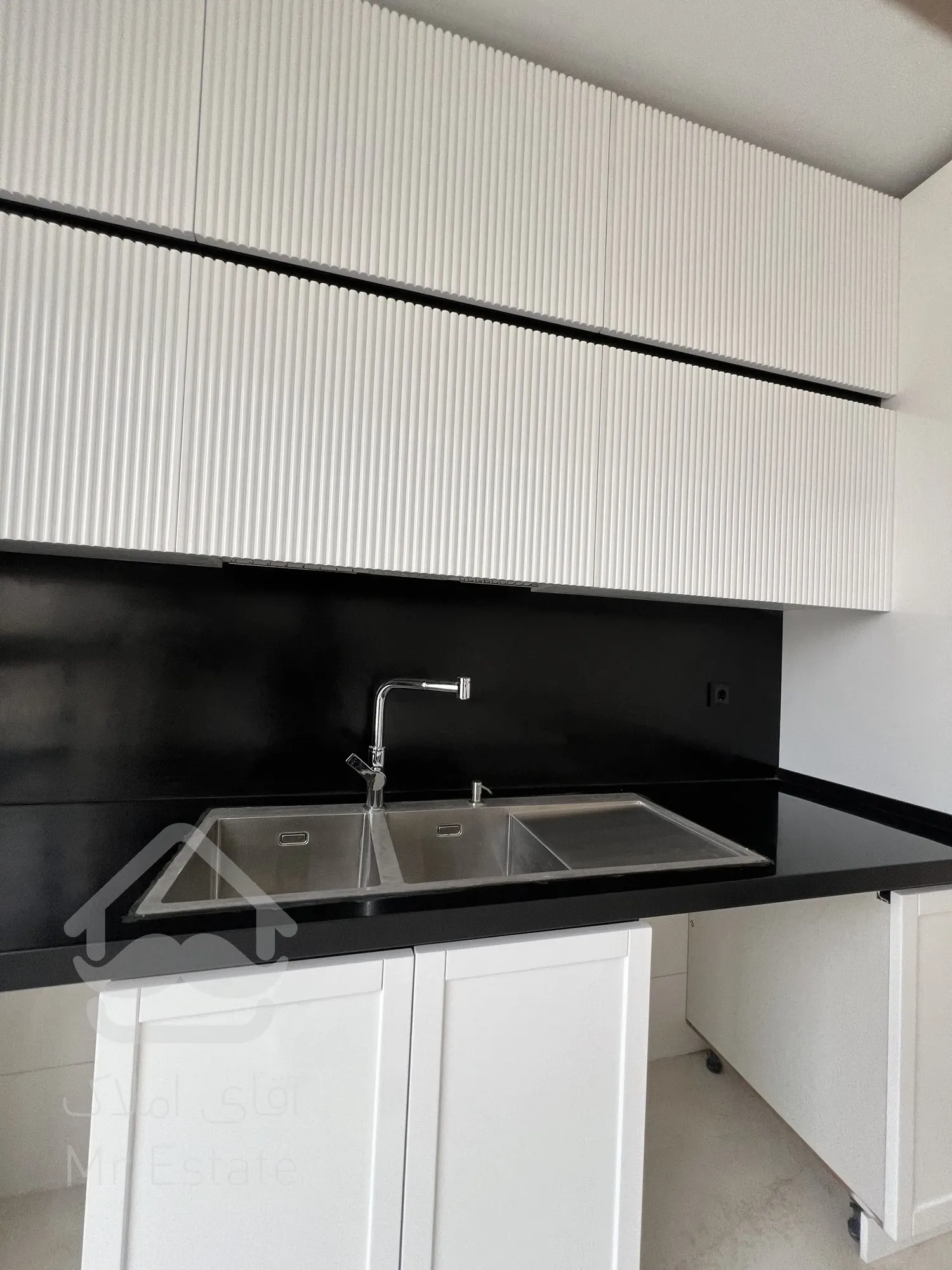 ۵واحد مسکونی  و ۲ باب مغازه فرصتی استثنایی برای سرمایه گذاری