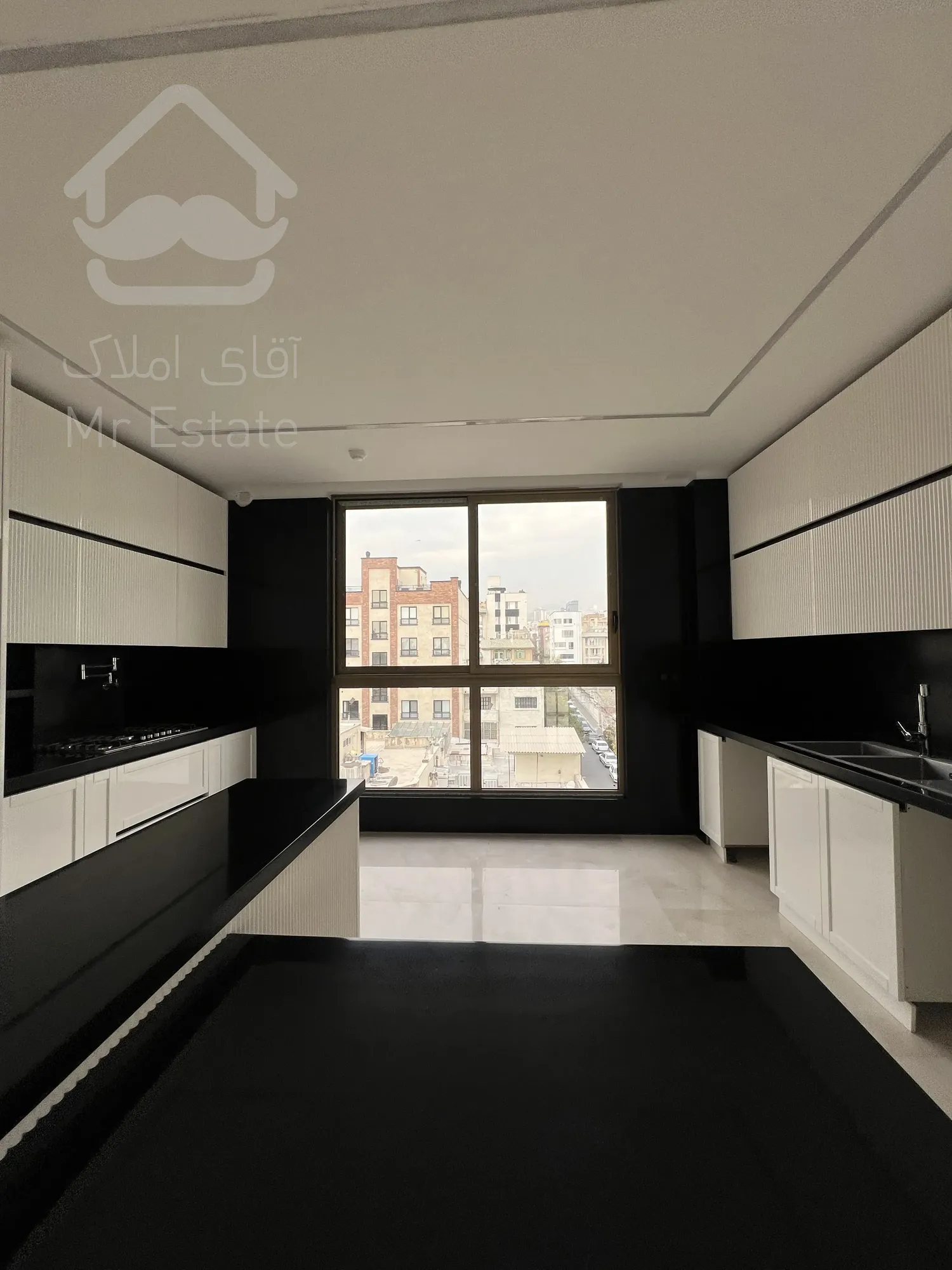 ۵ واحد مسکونی ۲ خواب با یک خواب مستر و ۲ باب مغازه یکجا