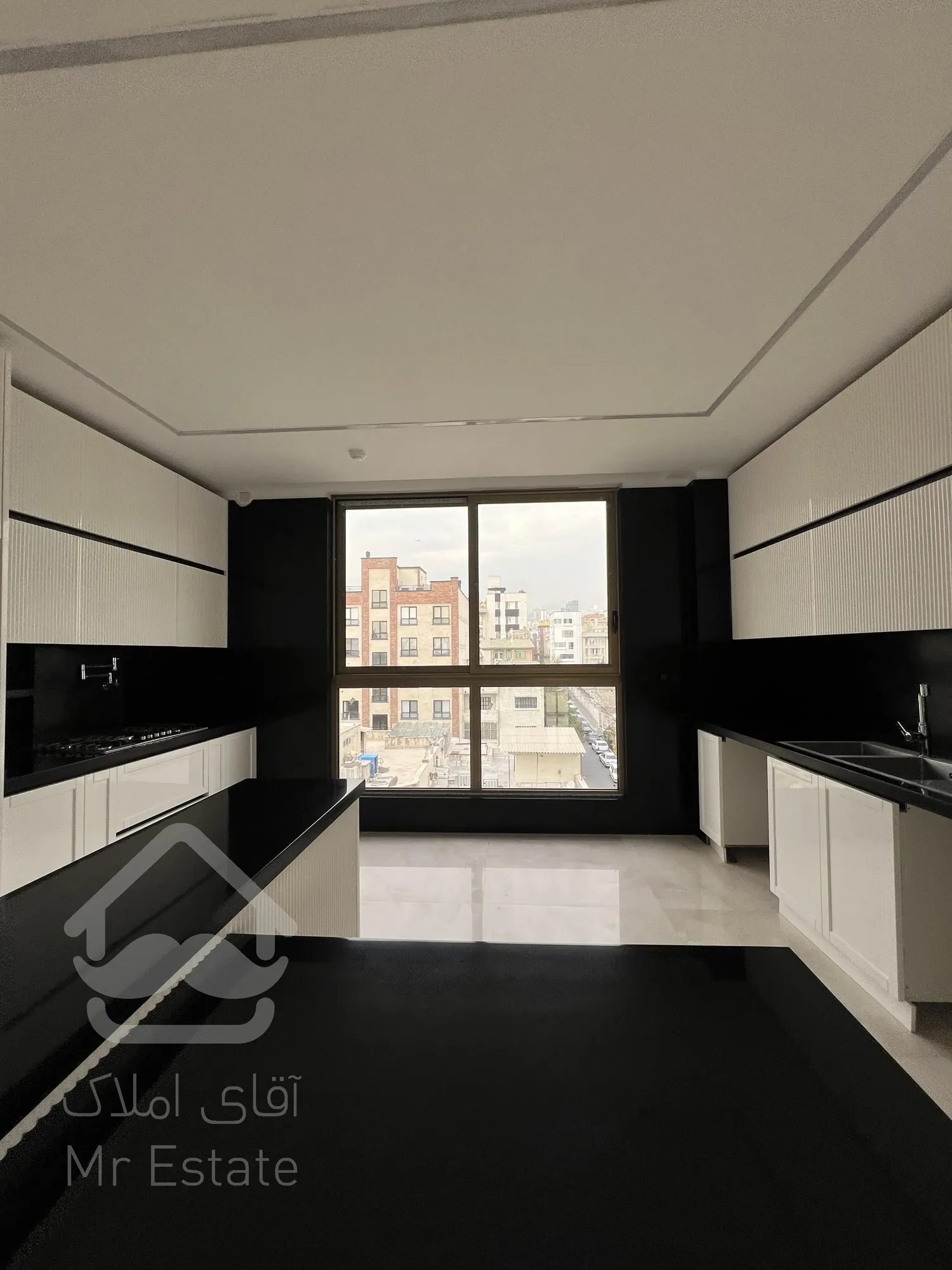 پیش فروش ۵ واحد مسکونی و ۲ باب مغازه یکجا