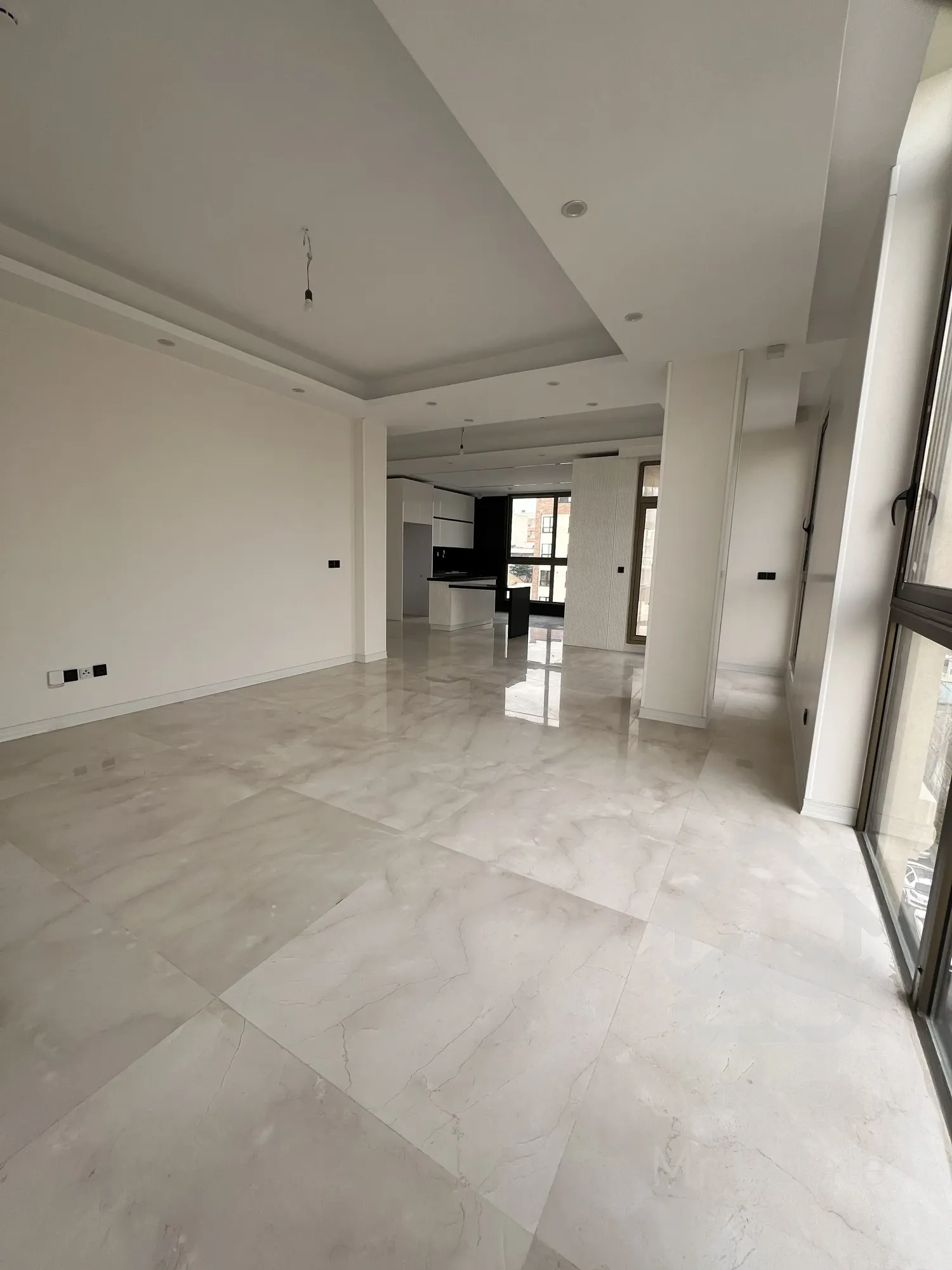 فروش اپارتمان مسکونی دنج و ۲ باب مغازه یکجا