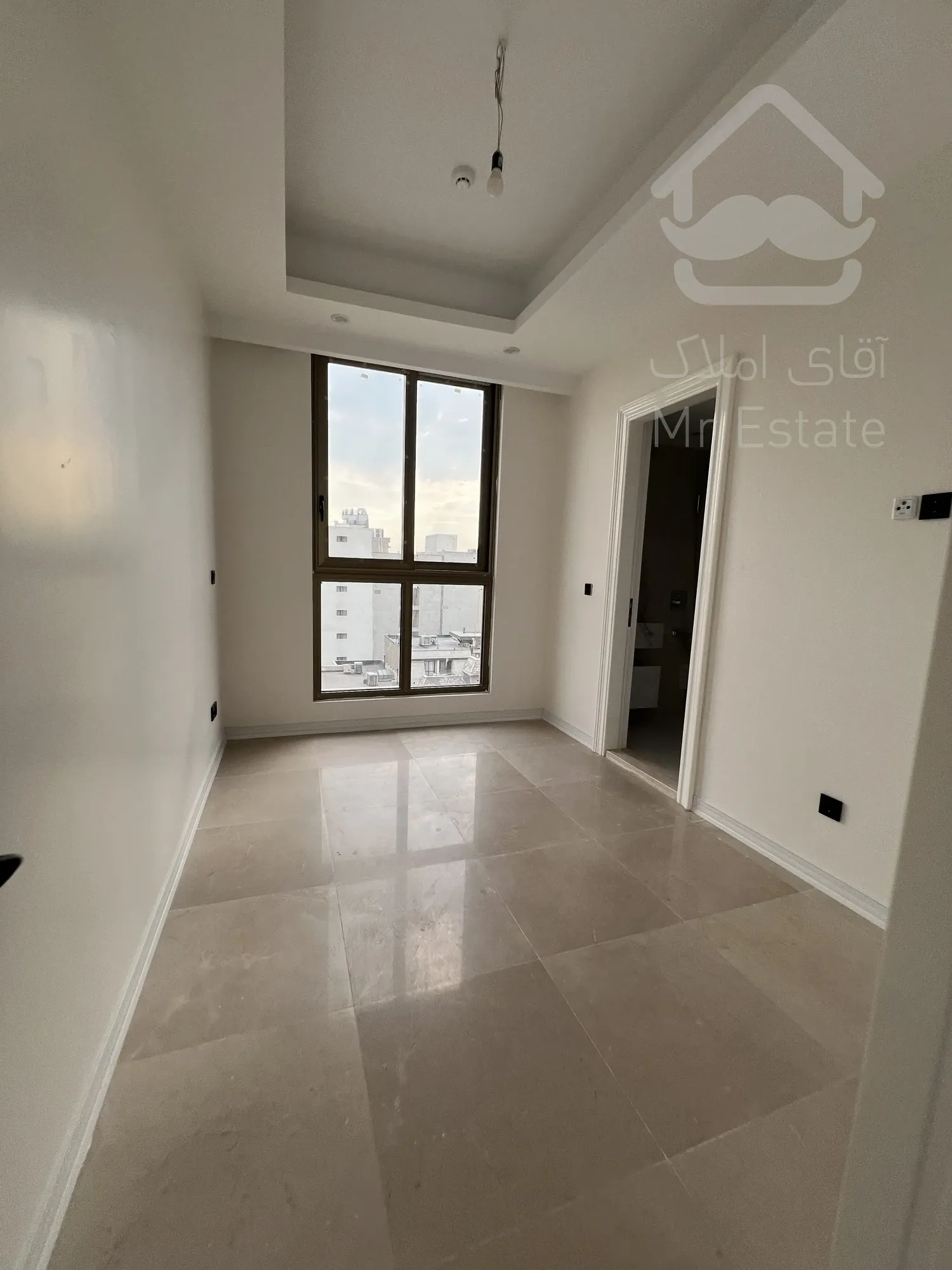 فروش ملک ۶۳۰ متری شامل ۵ واحد مسکونی و ۲ باب مغازه