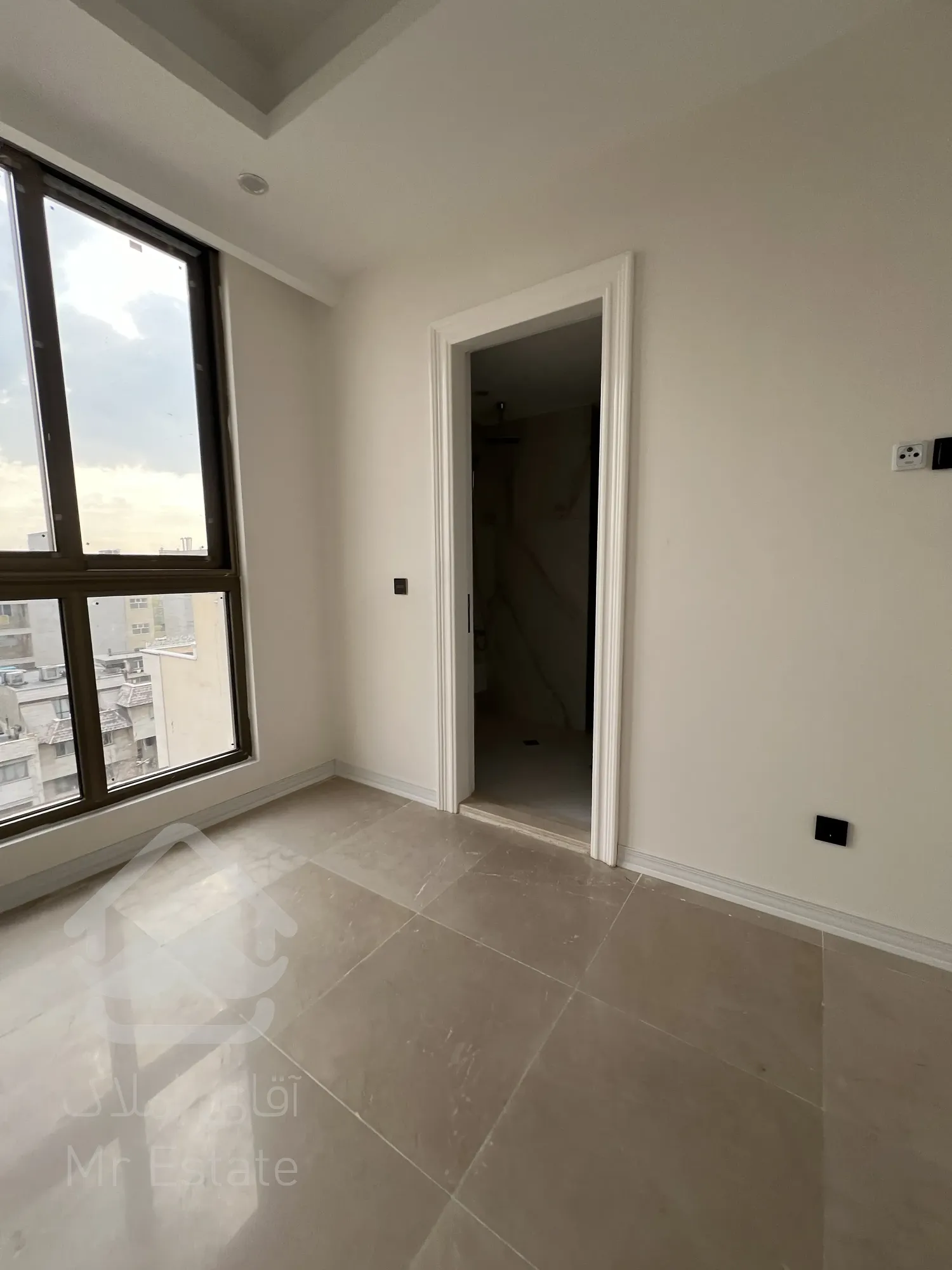 فروش ۵ واحد مسکونی و ۲ باب مغازه یکجا