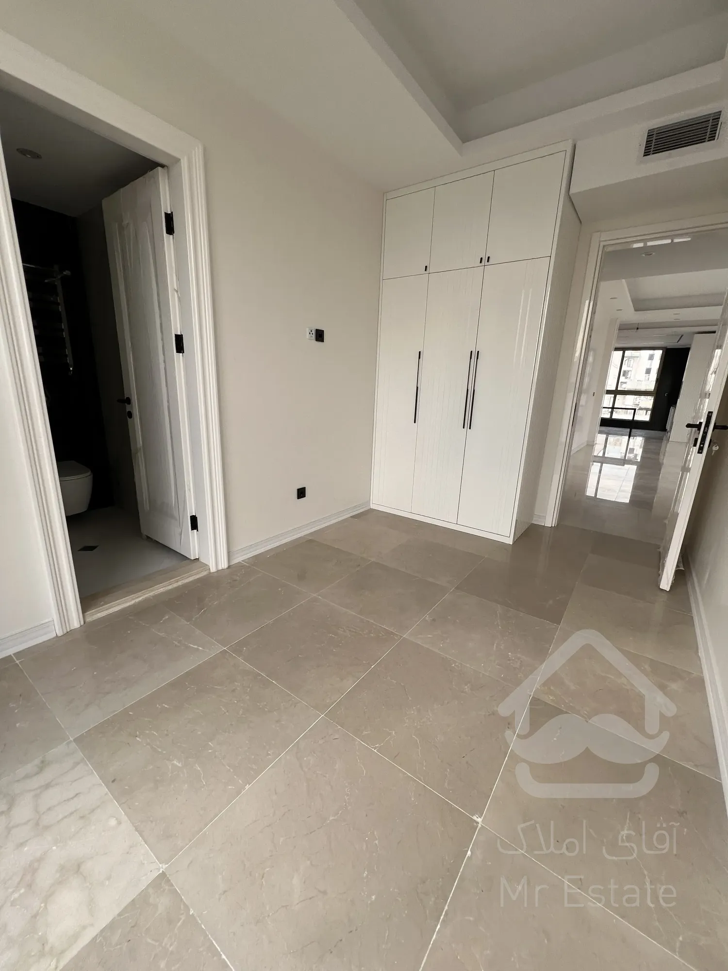 فروش اپارتمان مسکونی دنج و ۲ باب مغازه یکجا