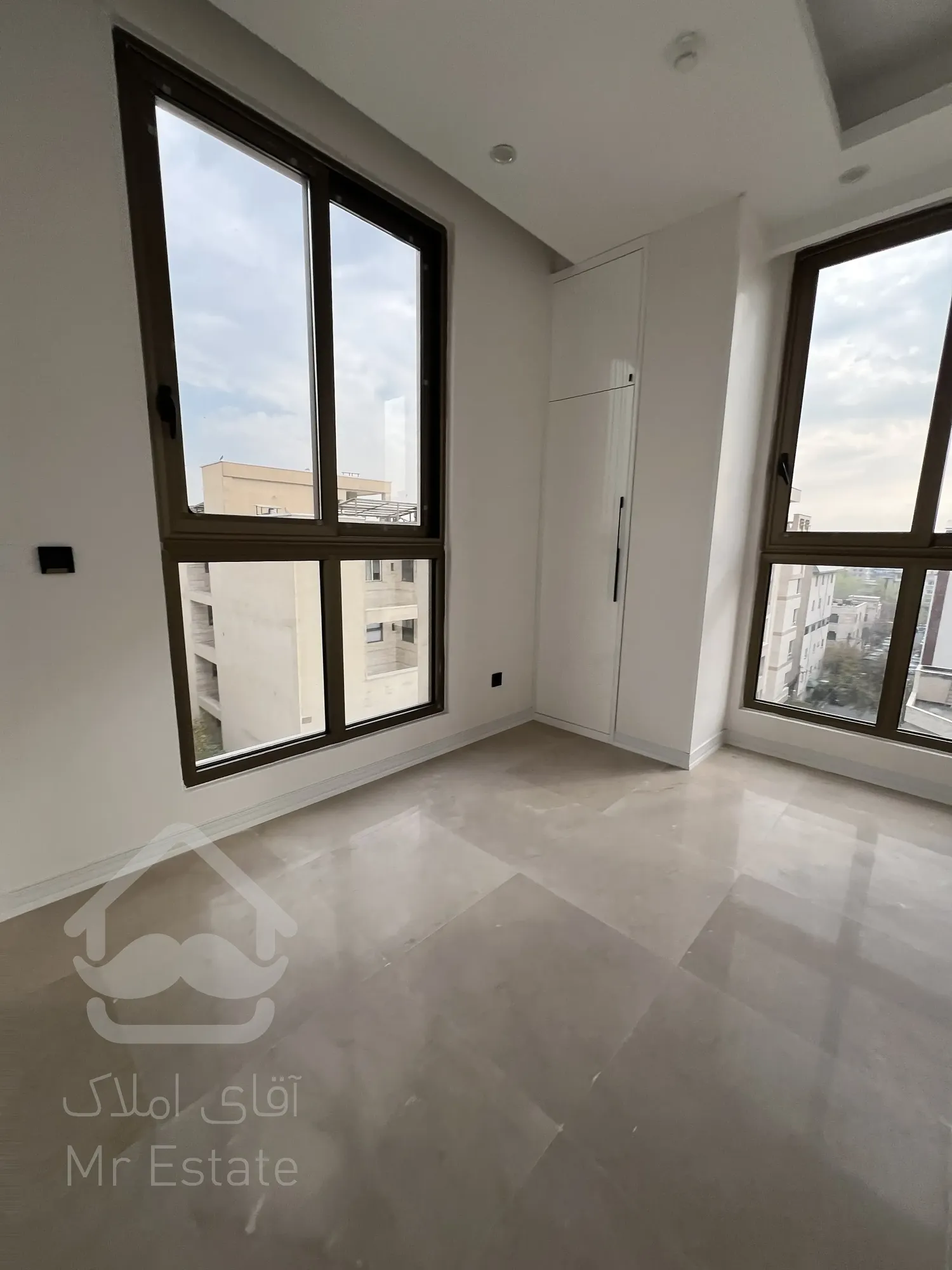 فروش اپارتمان مسکونی دنج و ۲ باب مغازه یکجا