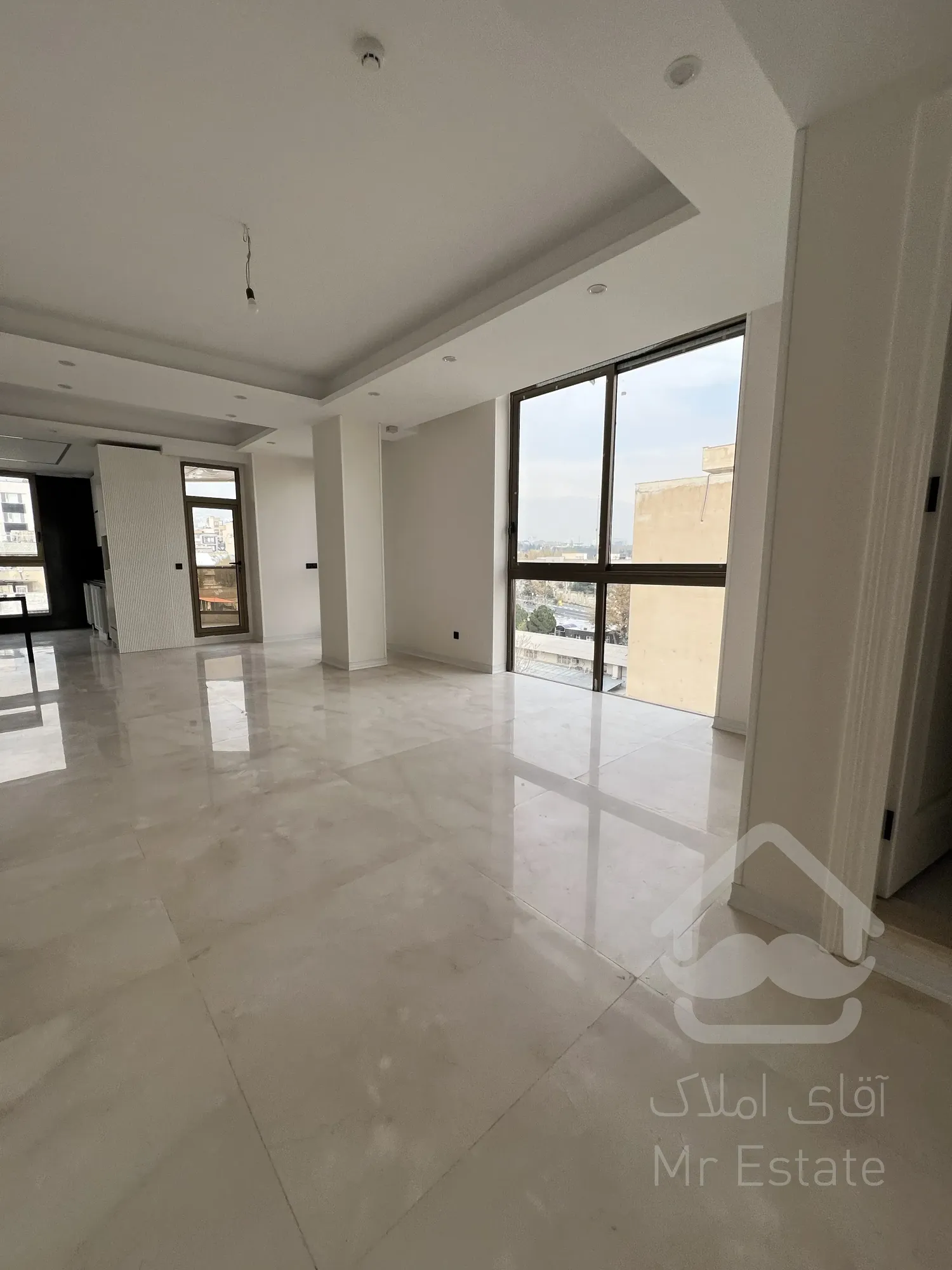 فروش ملک ۶۳۰ متری شامل ۵ واحد مسکونی و ۲ باب مغازه