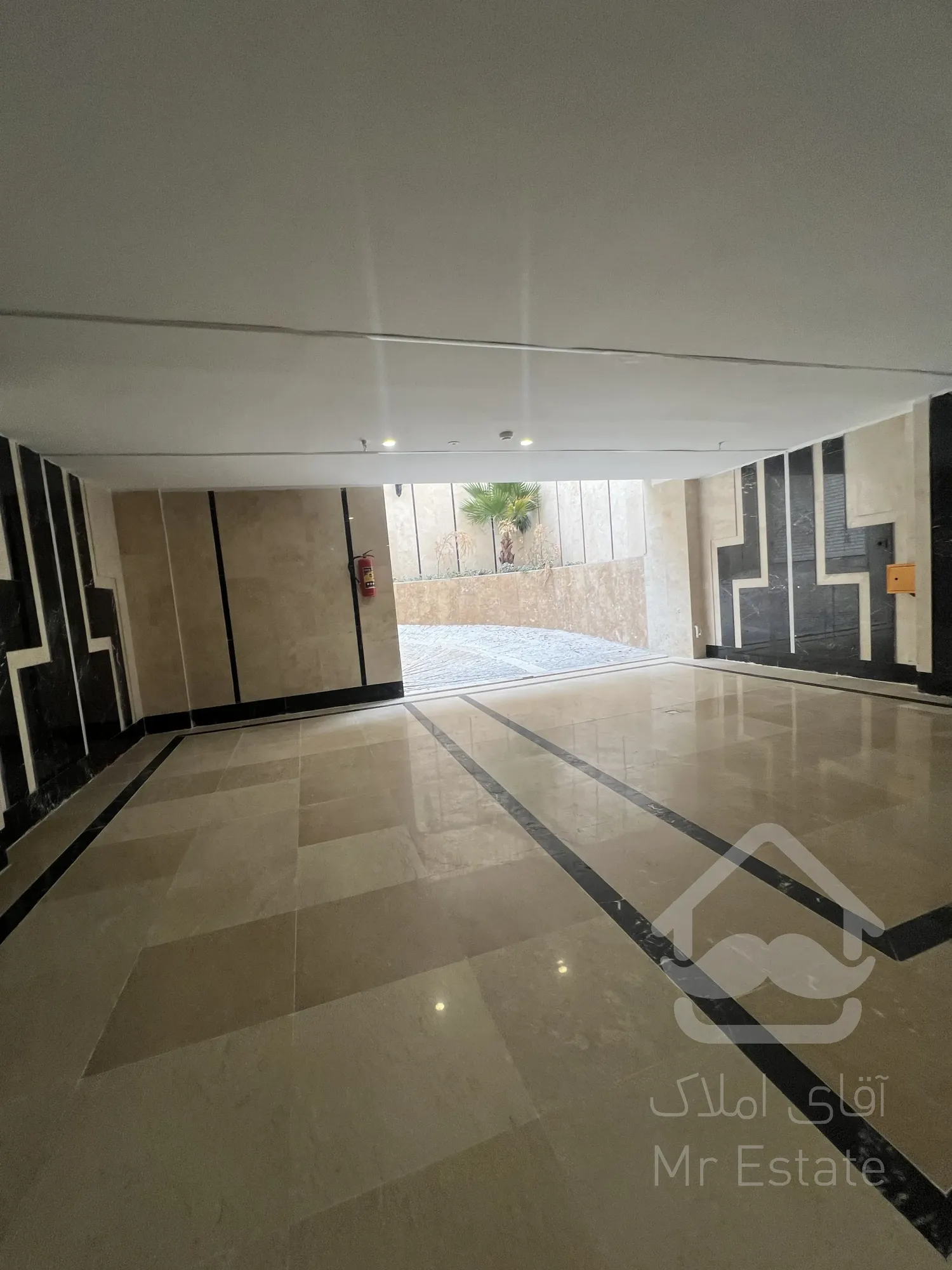 فروش آپارتمان مسکونی ۵ واحدی و ۲ باب مغازه یکجا