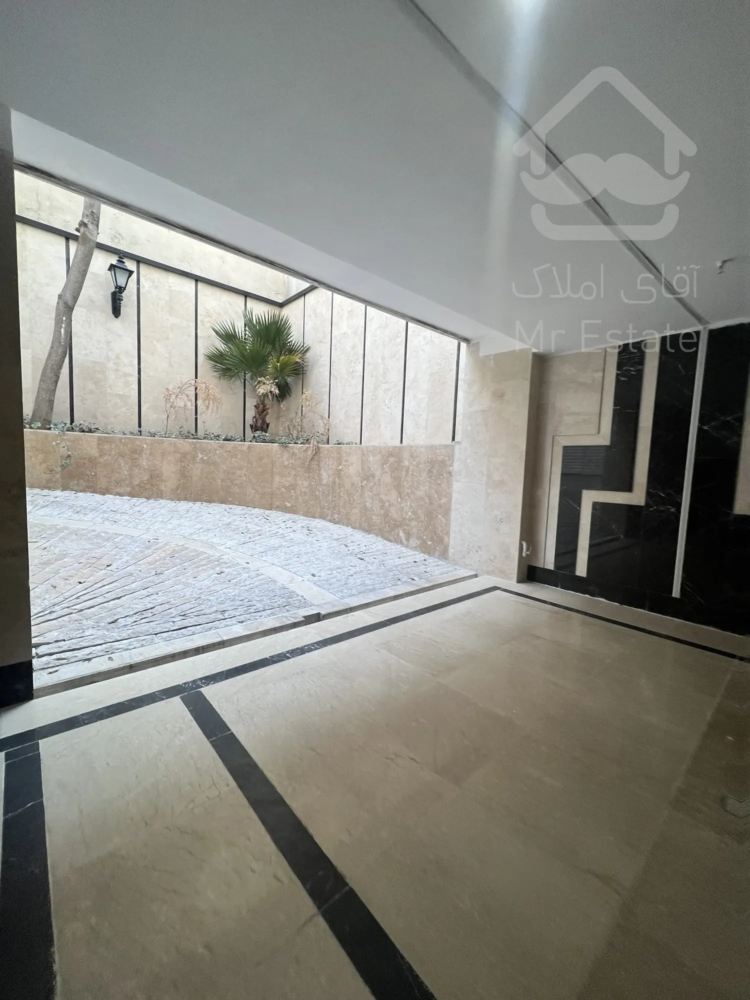 فروش یکجا ۵ واحد مسکونی و ۲ باب مغازه در سئول