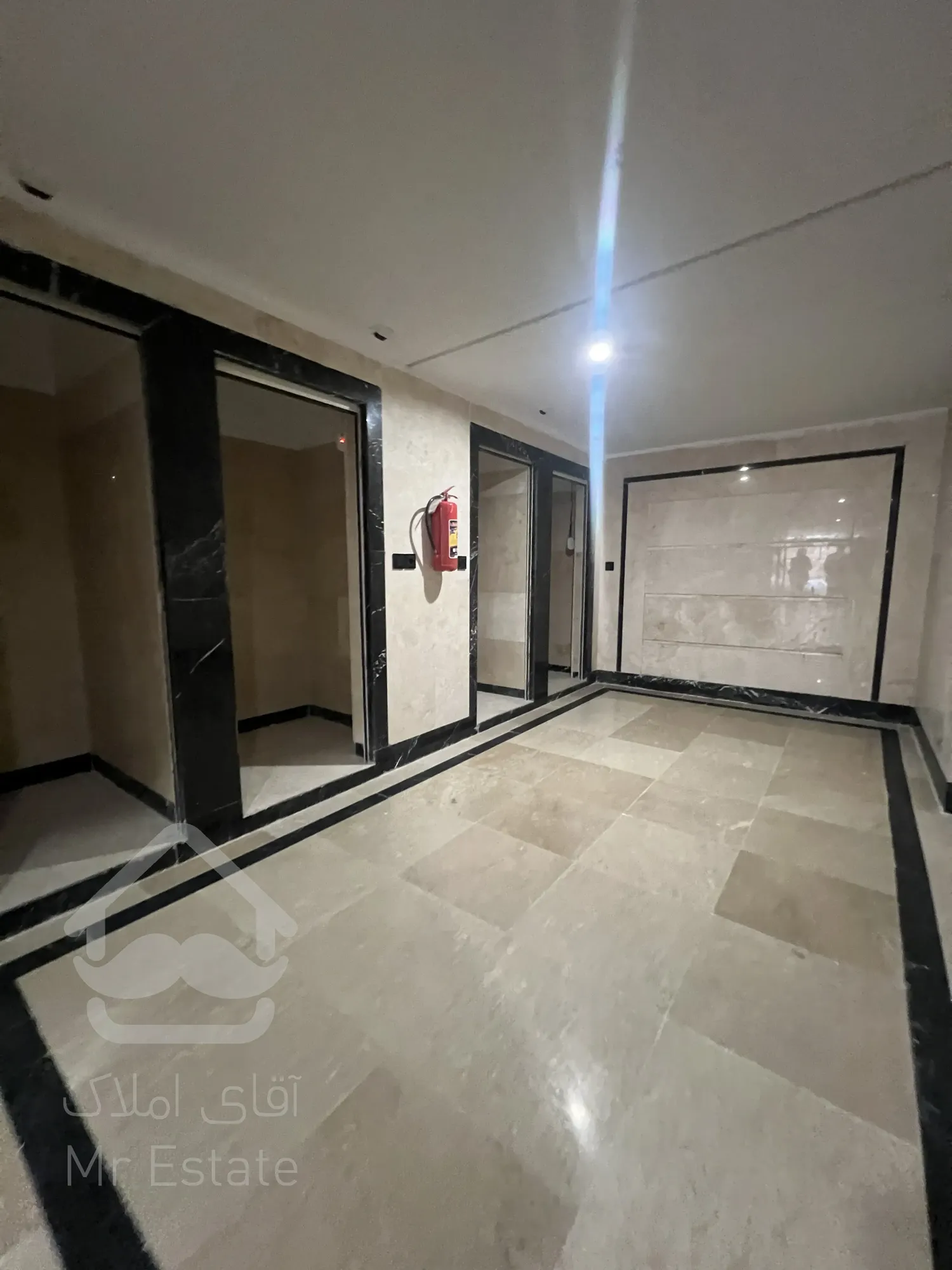 فروش یکجا اپارتمان ۵ واحد مسکونی و ۲ باب مغازه در سئول