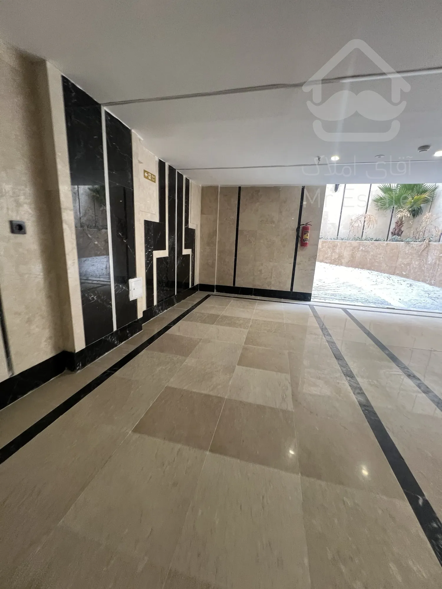 فروش ملک ۶۳۰ متری شامل ۵ واحد مسکونی و ۲ باب مغازه