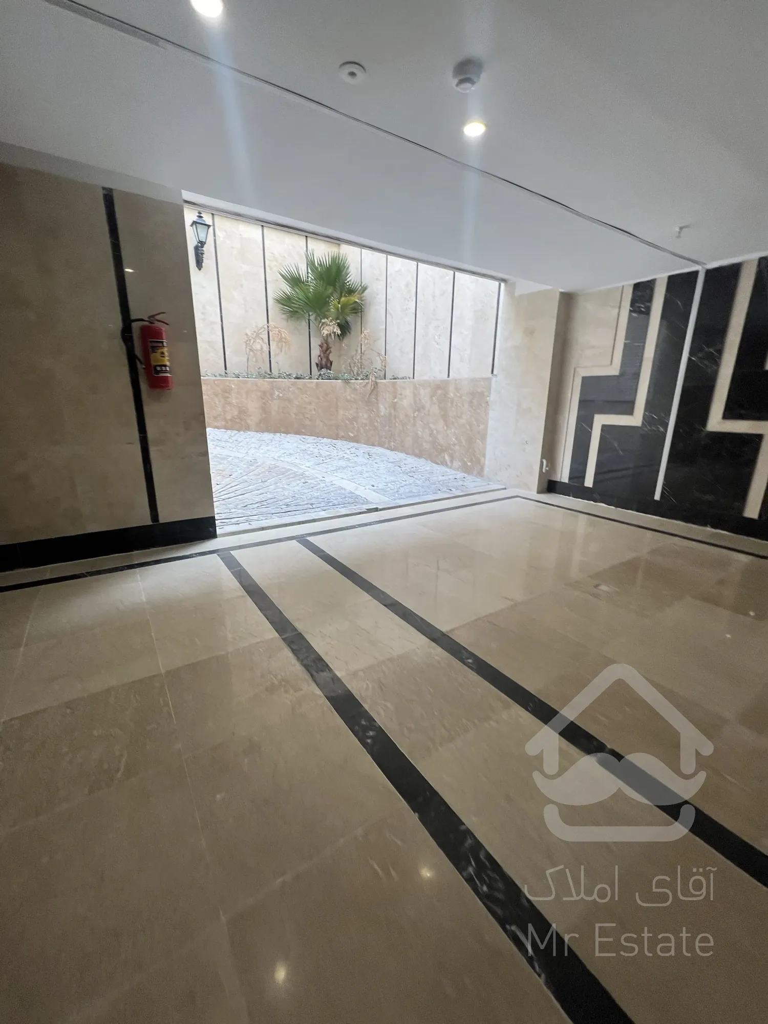 ۵ واحد مسکونی ۲ خواب با یک خواب مستر و ۲ باب مغازه یکجا