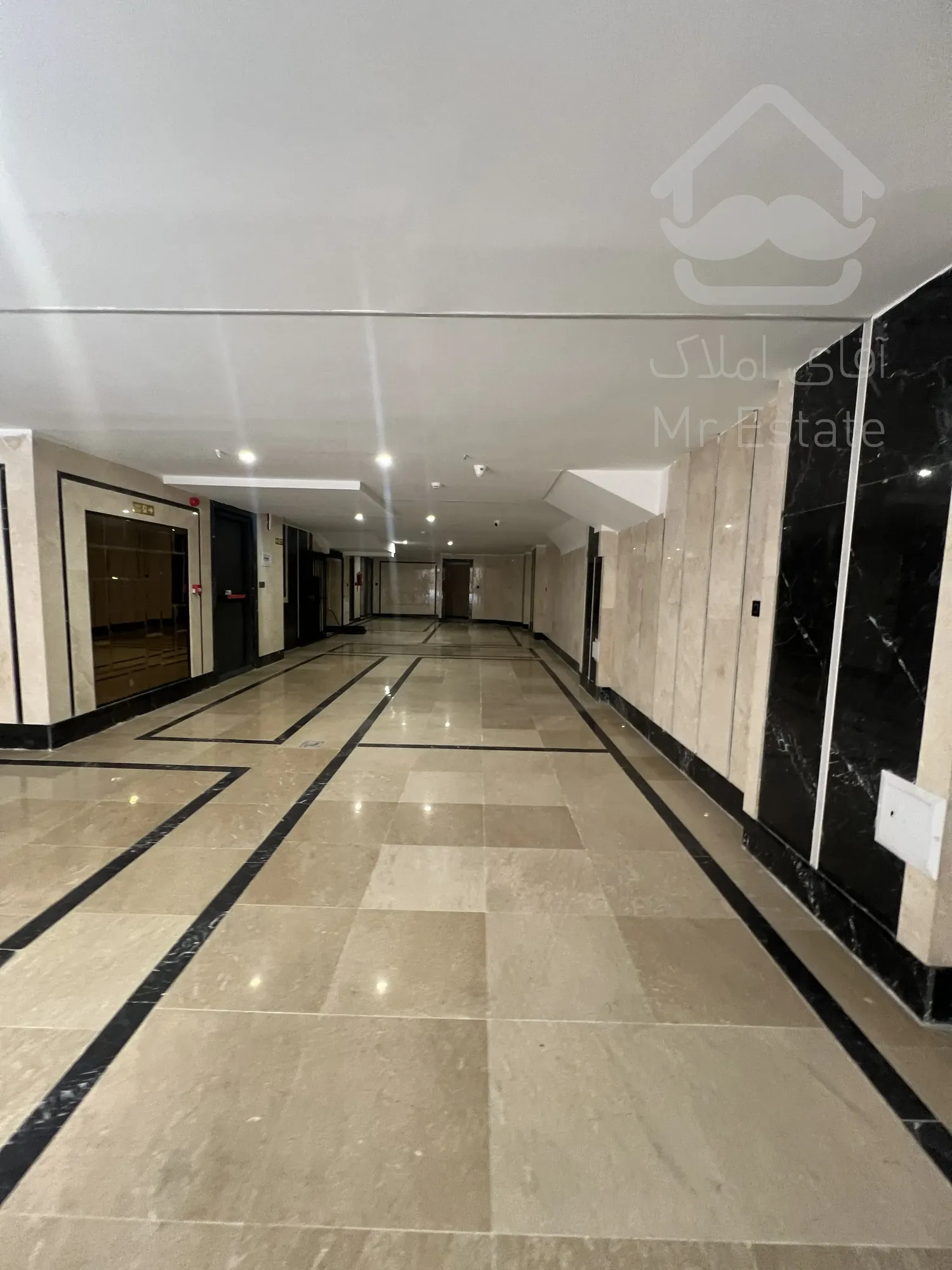 فروش اپارتمان مسکونی دنج و ۲ باب مغازه یکجا