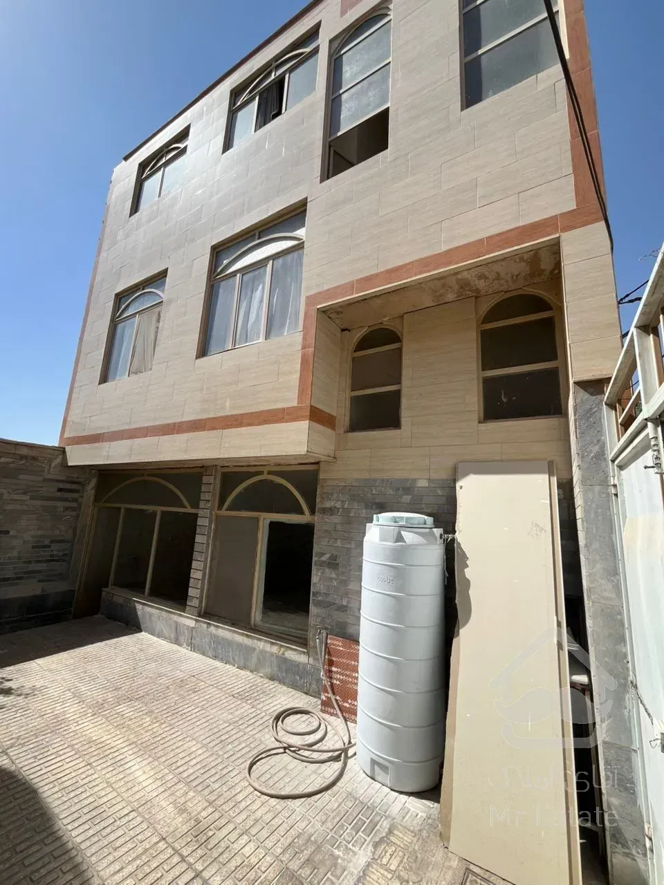 2طبقه مسکونی و 1 سویت بازسازی شده مقابل پارک قلمستان