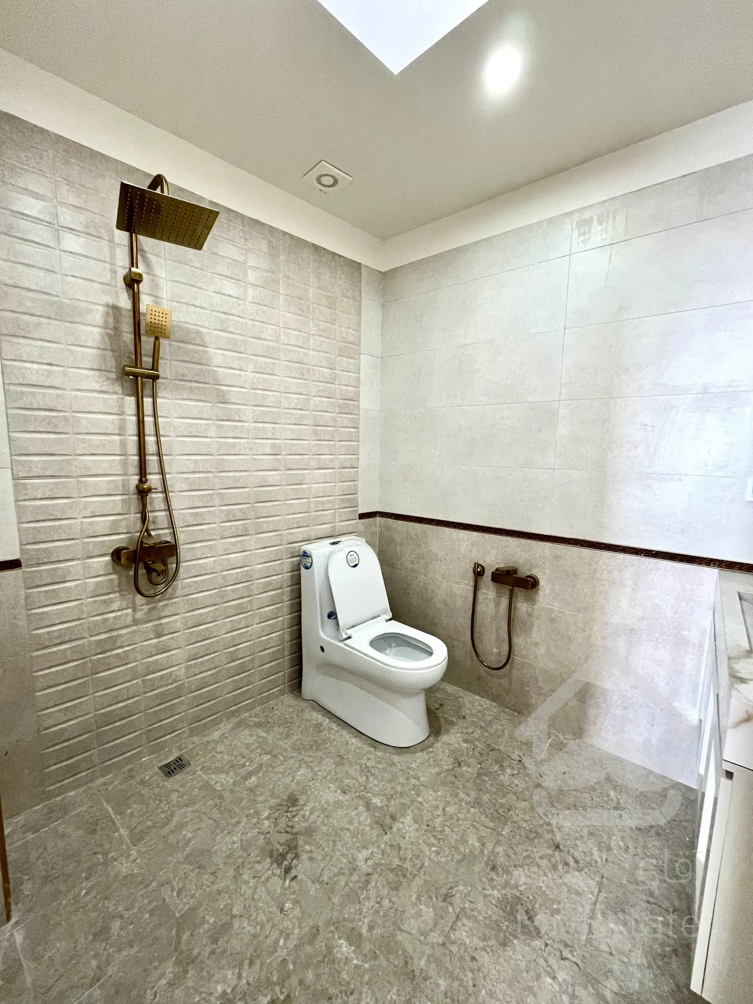 ۳۴۰ متر/۴خواب/فرمانیه شرقی/فول مشاعات