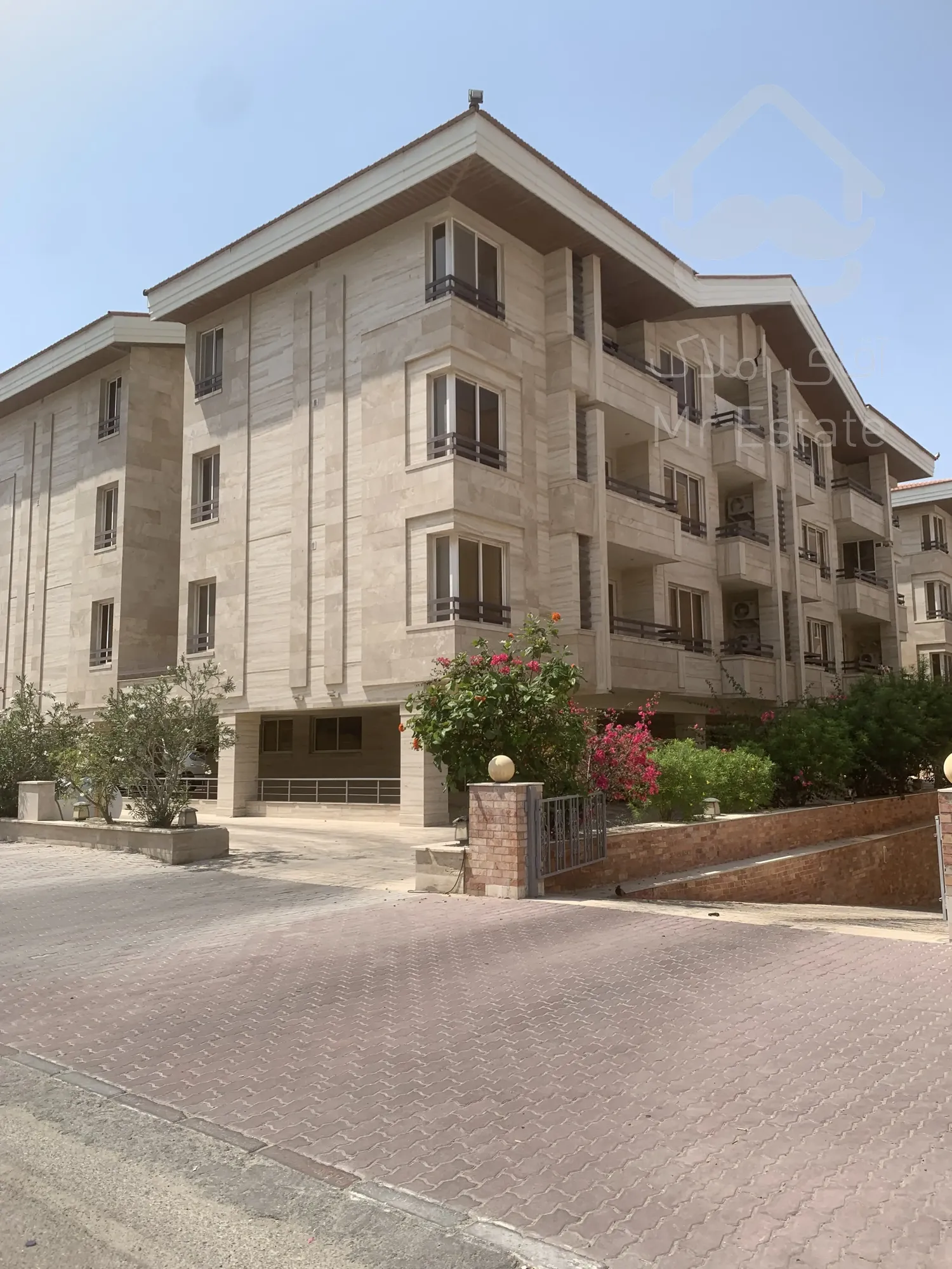 فروش مجتمع نارگون یکخواب ۶۰متری روبه خیابان اصلی بازسازی شده