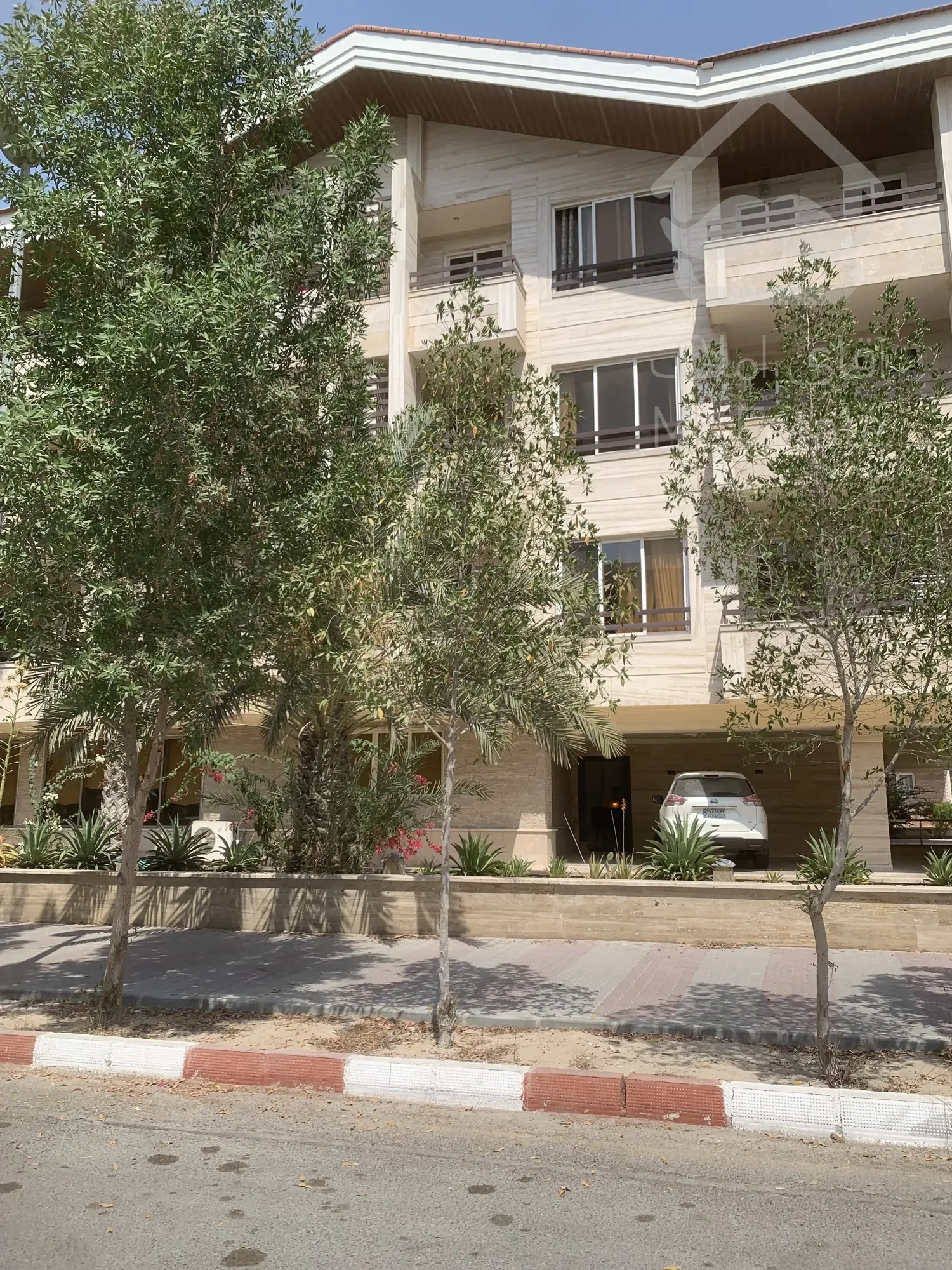 فروش مجتمع نارگون یکخواب ۶۰متری روبه خیابان اصلی بازسازی شده