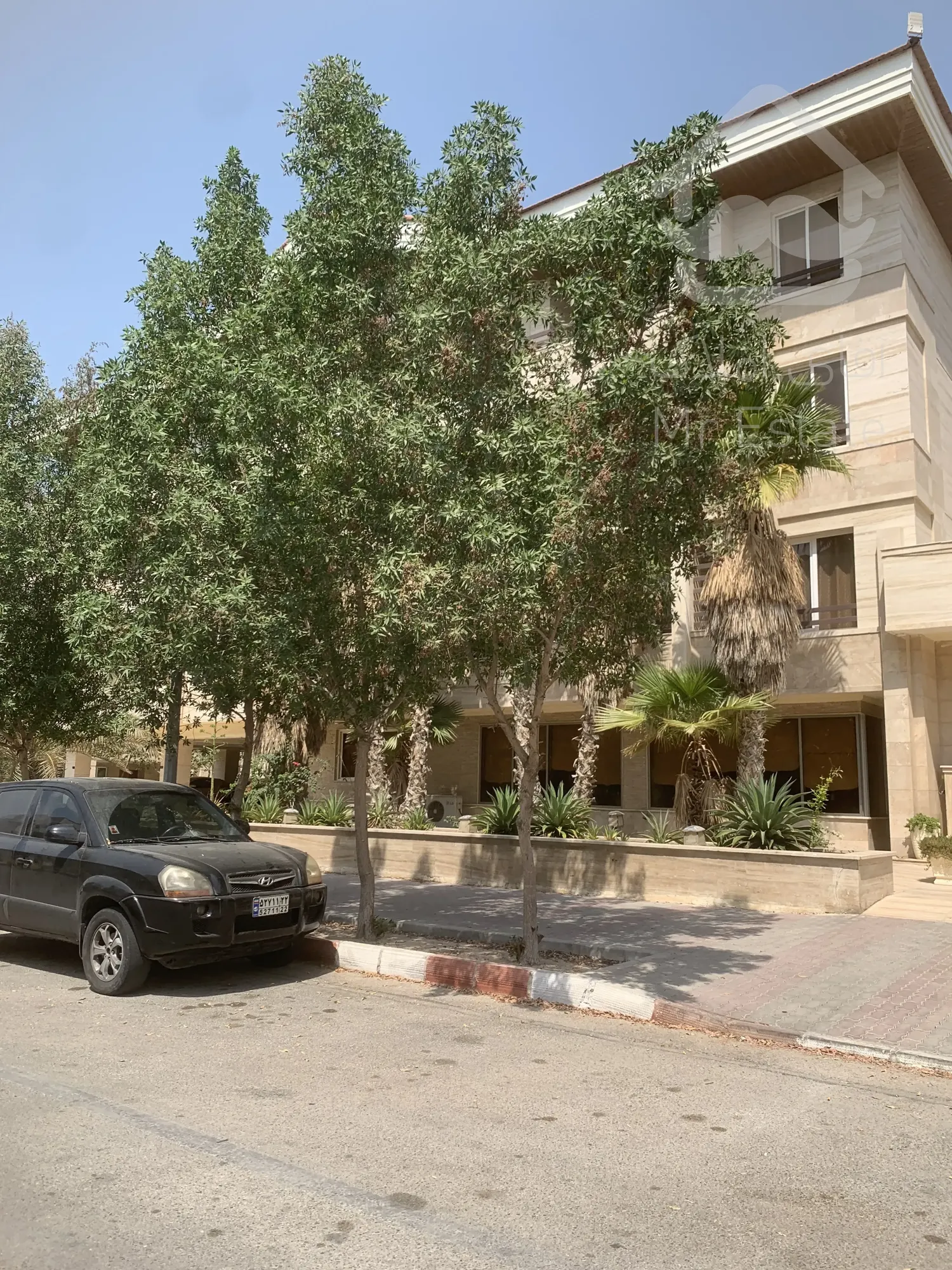 فروش مجتمع نارگون یکخواب ۶۰متری روبه خیابان اصلی بازسازی شده