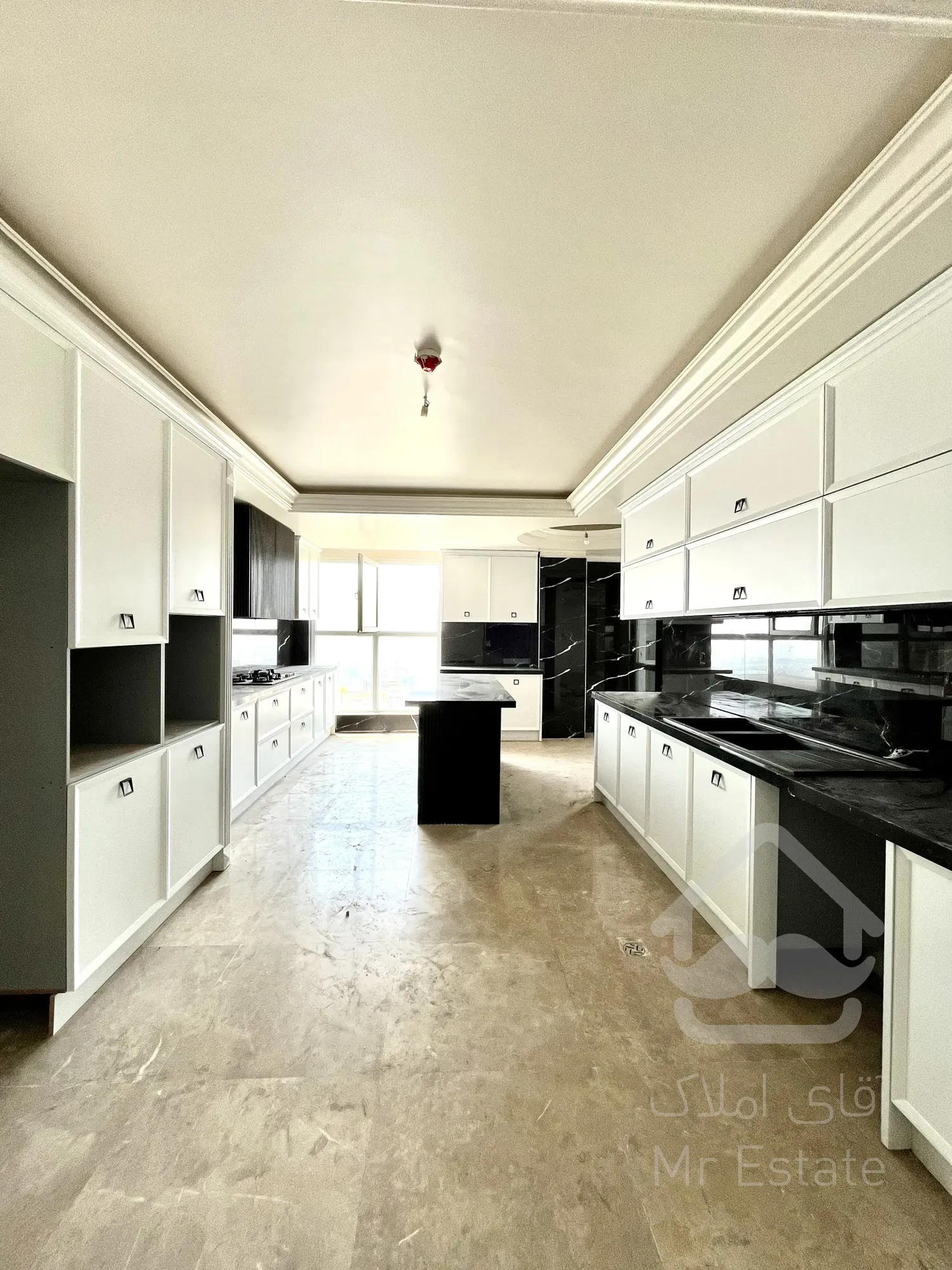 ۳۴۰ متر/۴خواب/فرمانیه شرقی/فول مشاعات