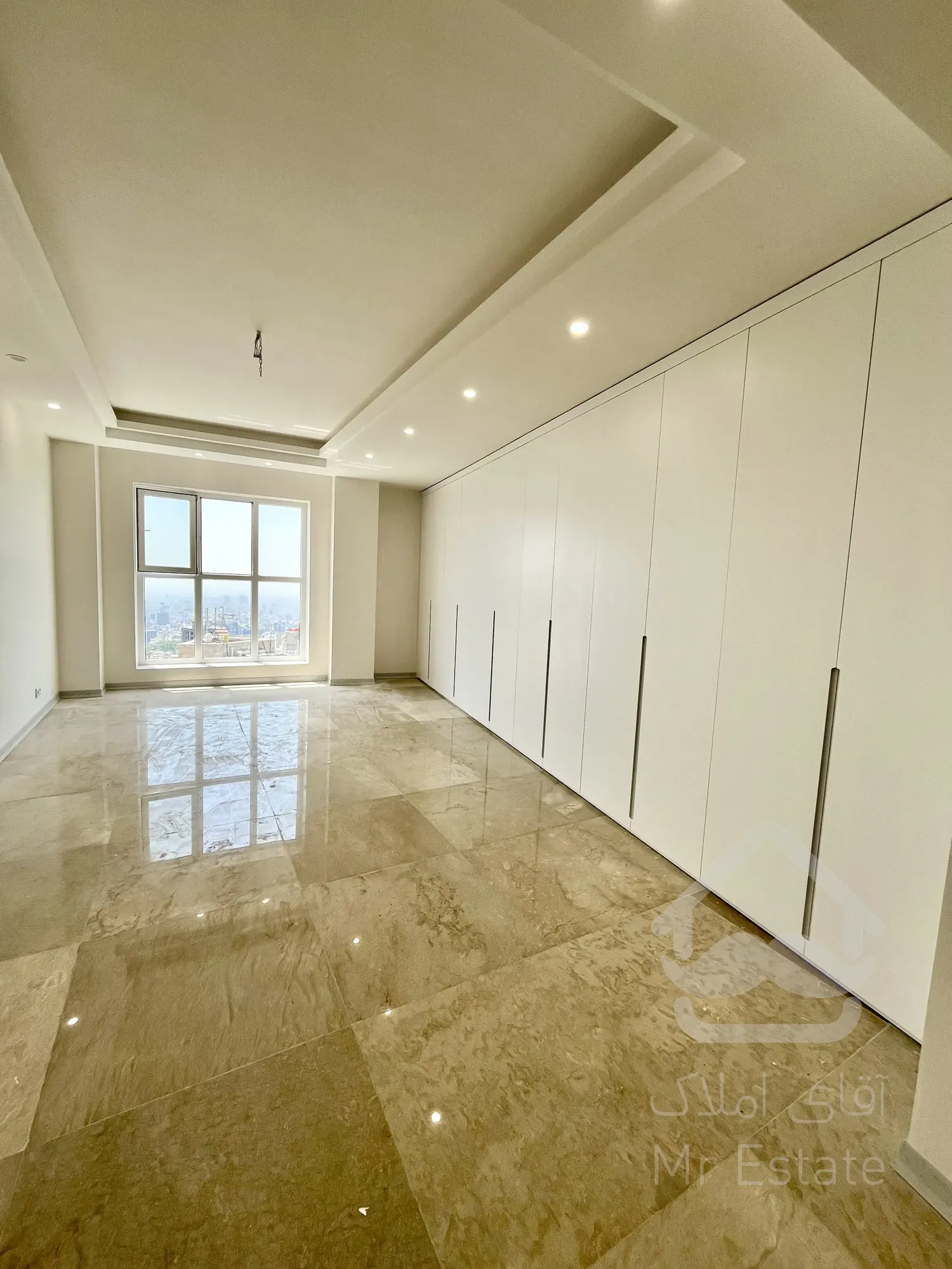 ۳۴۰ متر/۴خواب/فرمانیه شرقی/فول مشاعات