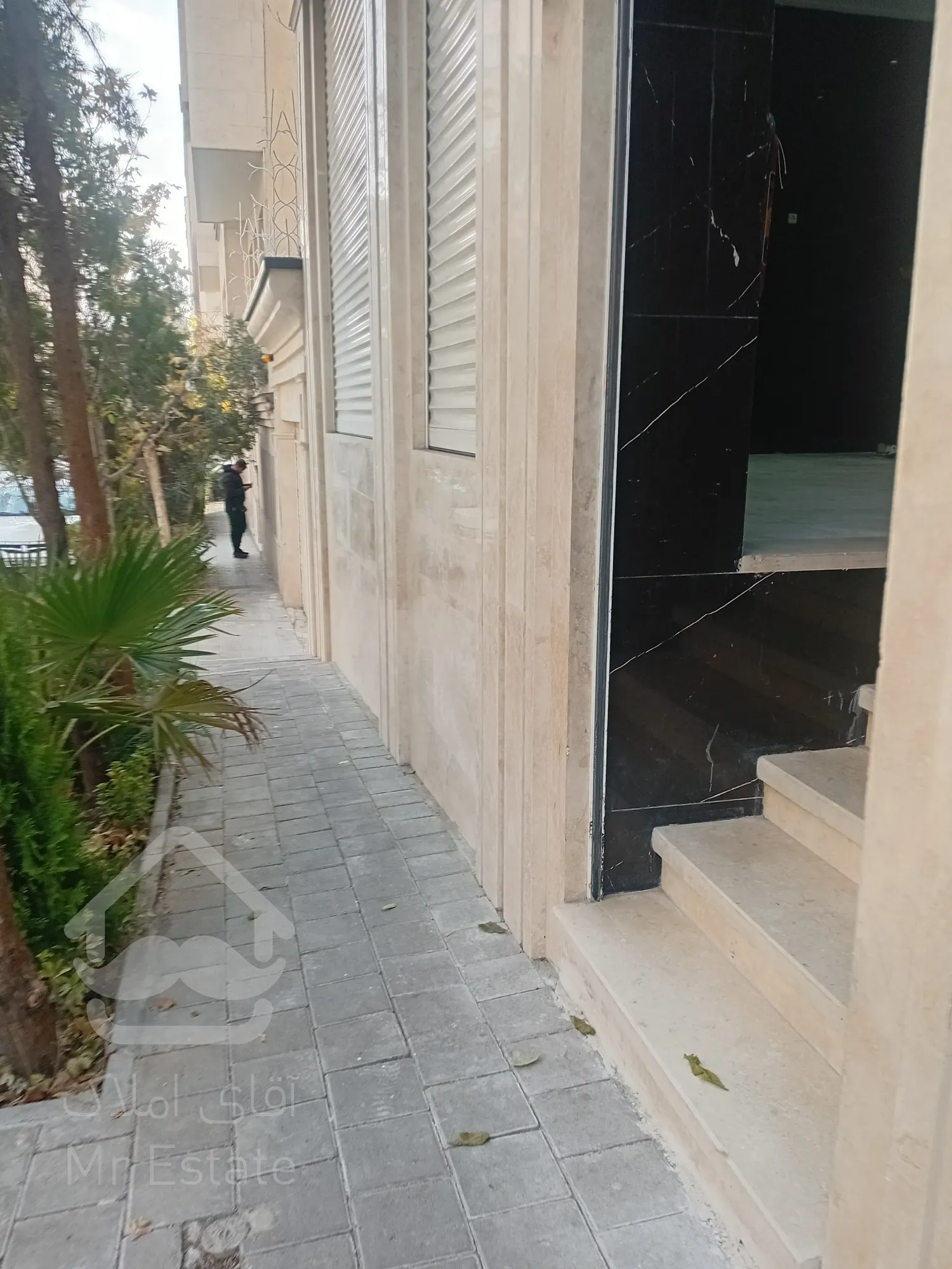 فروش اپارتمان مسکونی دنج و ۲ باب مغازه یکجا