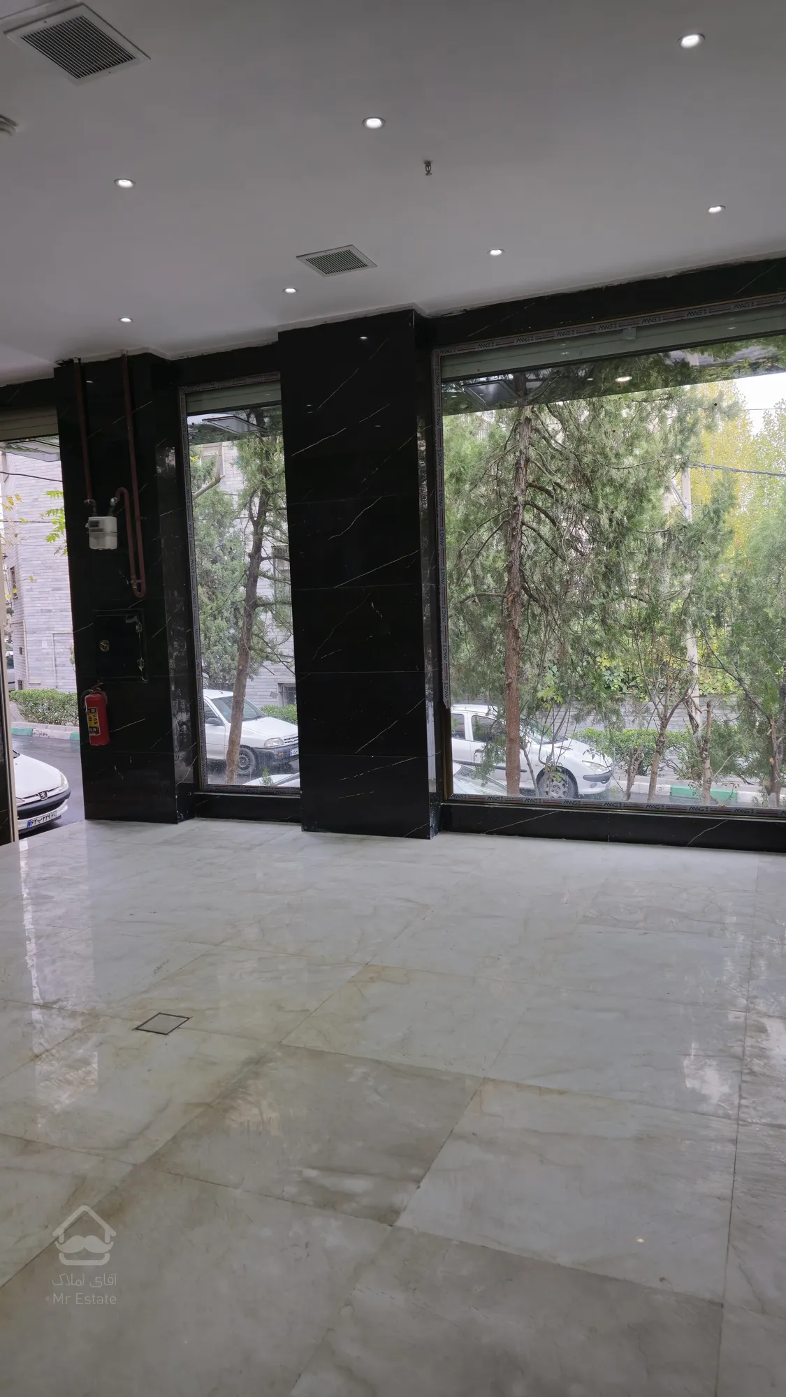 فروش یکجا واحد مسکونی در سئول و ۲ باب مغازه