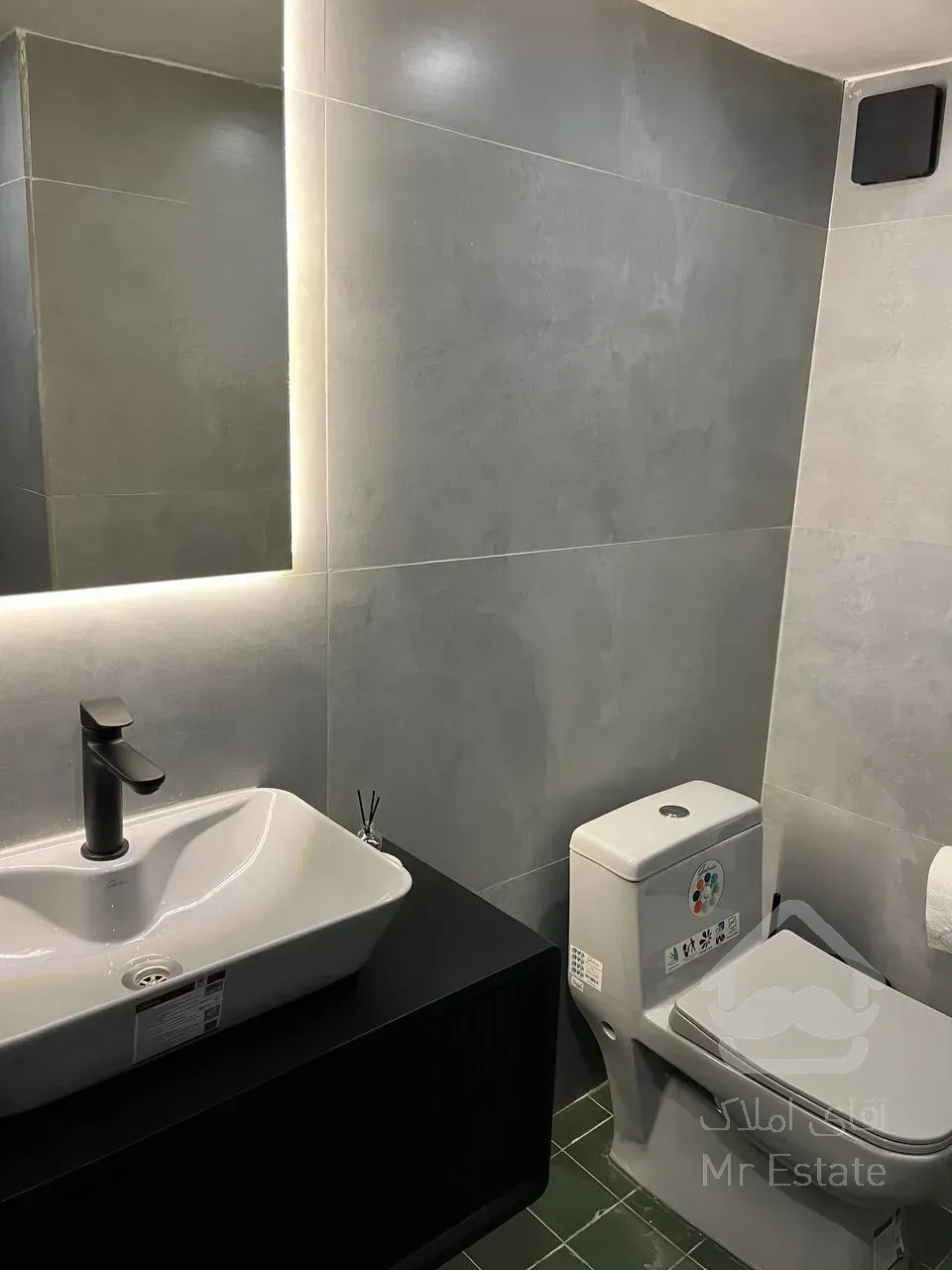 اپارتمان 112 متری موقعیت  اداری بر. ولیعصر فول بازسازی