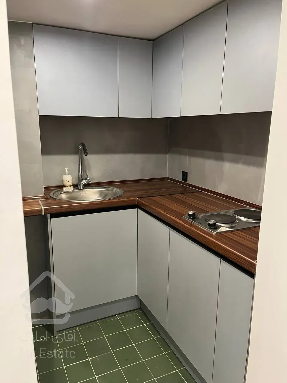 اپارتمان 112 متری موقعیت  اداری بر. ولیعصر فول بازسازی