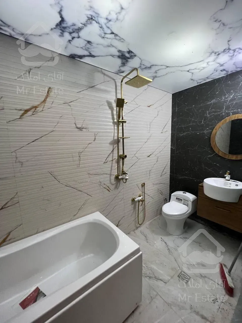 برج مجلل پاسارگاد واقع در چیتگر