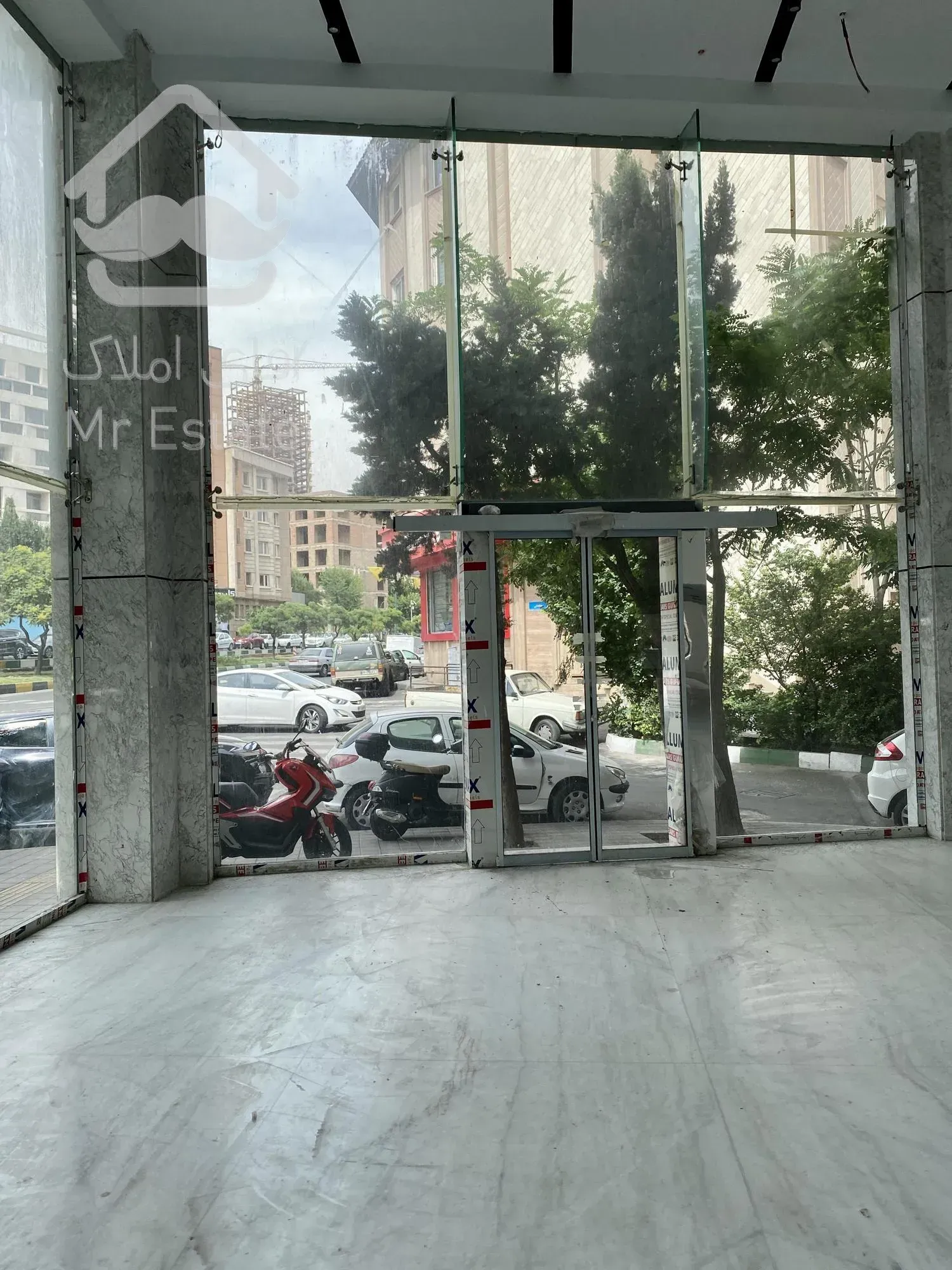 مغازه تجاری بر اندرزگو موقعیت عالی