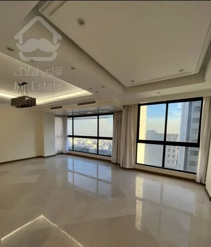 فروش ۸۲ متر سالن پرده خور چهارباغ شرقی