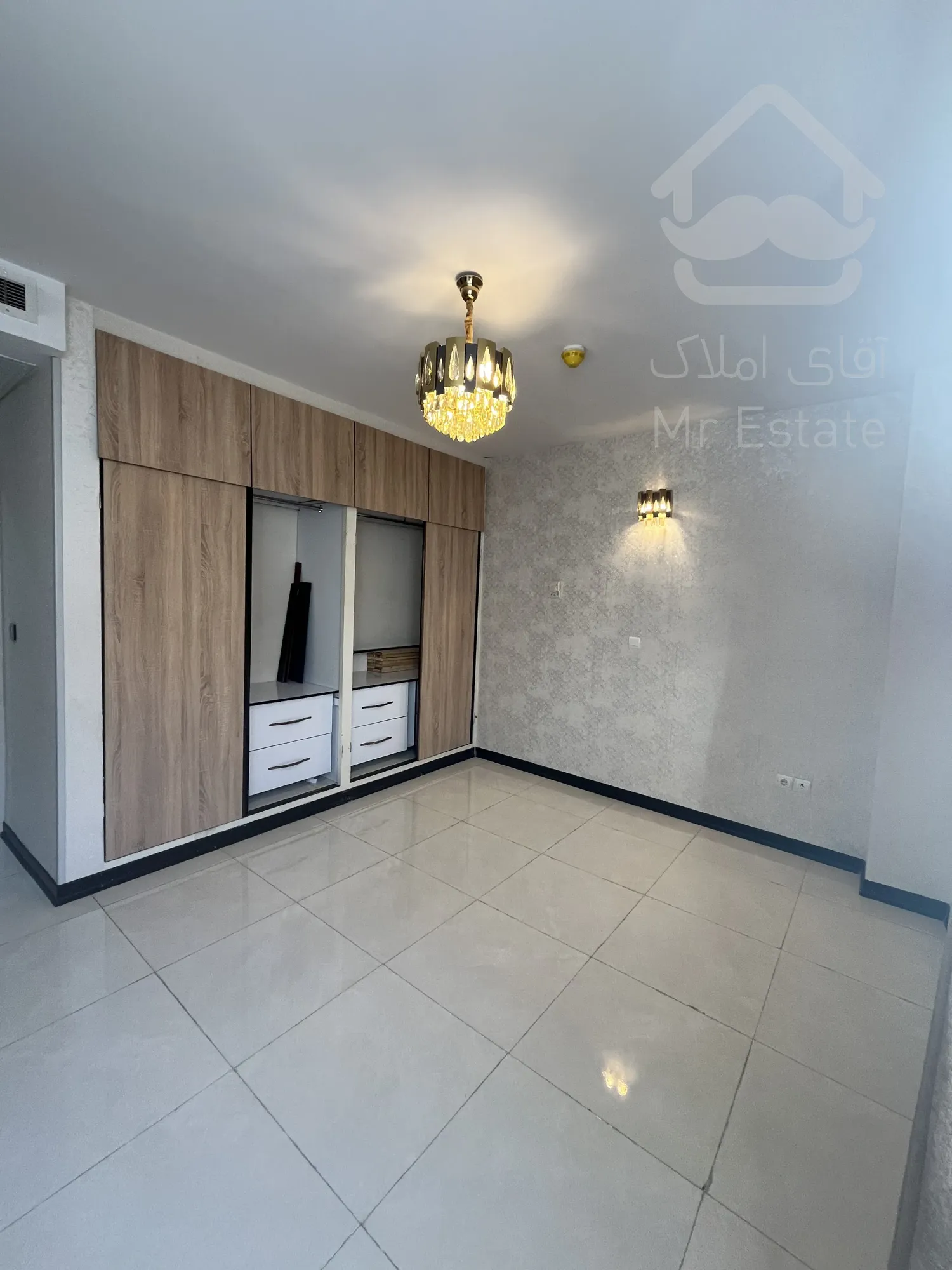 114 متر فول دیزاین دریاچه چیتگر