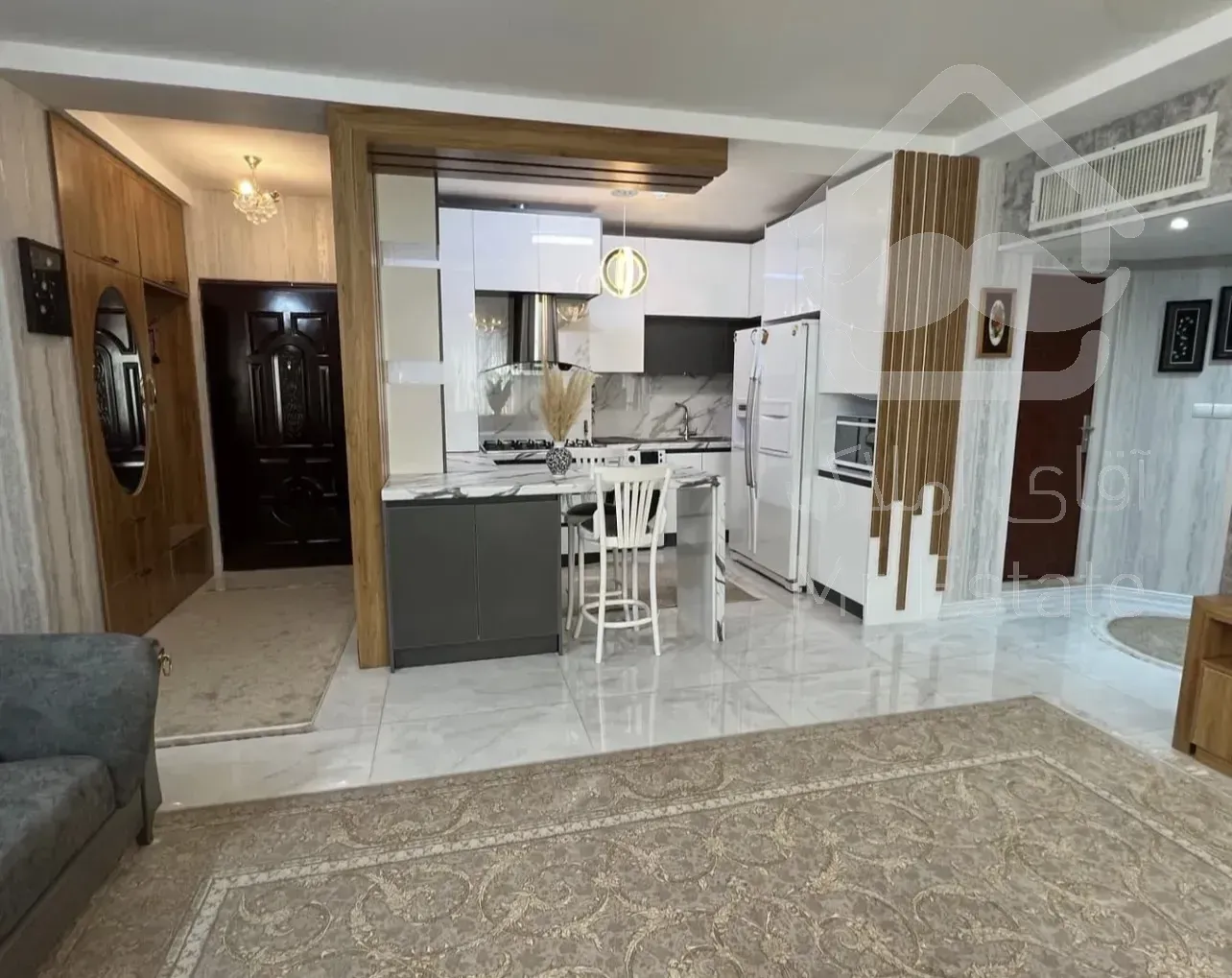 ۸۲ متر | سالن پرده خور | جنوبی باغ فیض