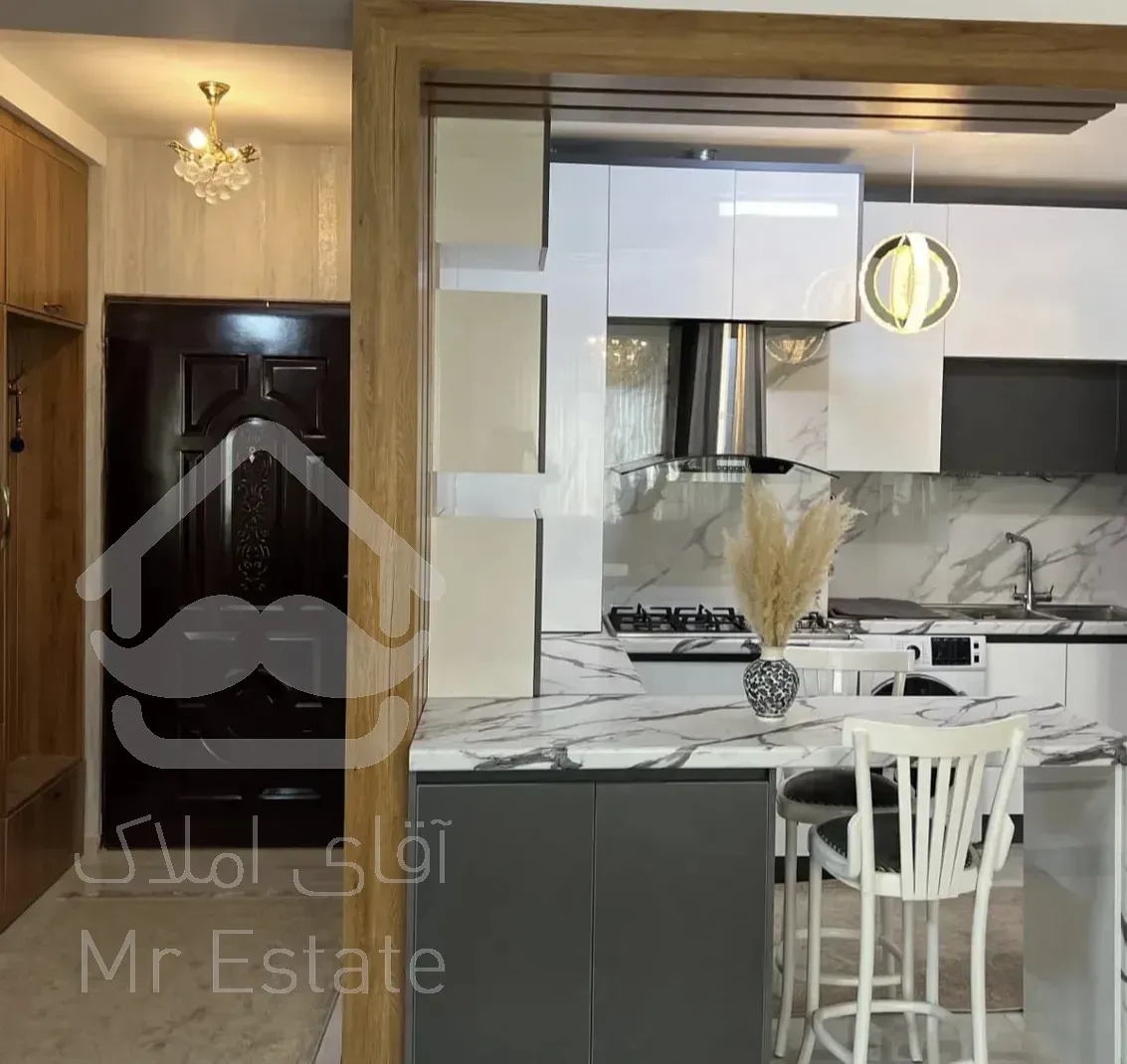 ۸۲ متر | سالن پرده خور | جنوبی باغ فیض