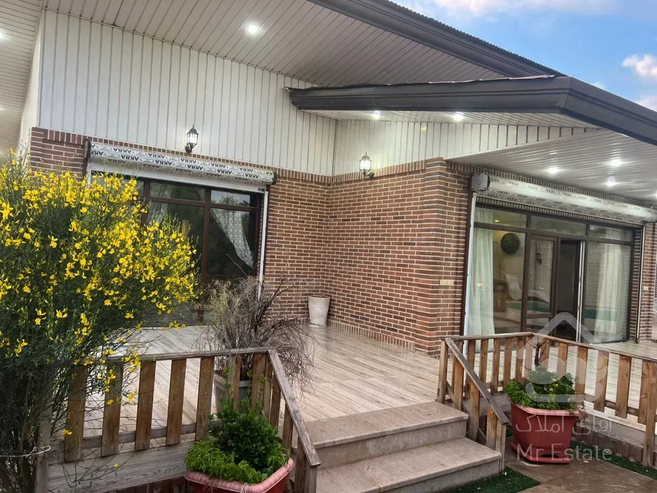 فروش ویلا ۱۰۰۰ متری با ۲۸۰ متر بنا و ۱۷۰ متر بهارخواب در نمکلان قابل تهاتر