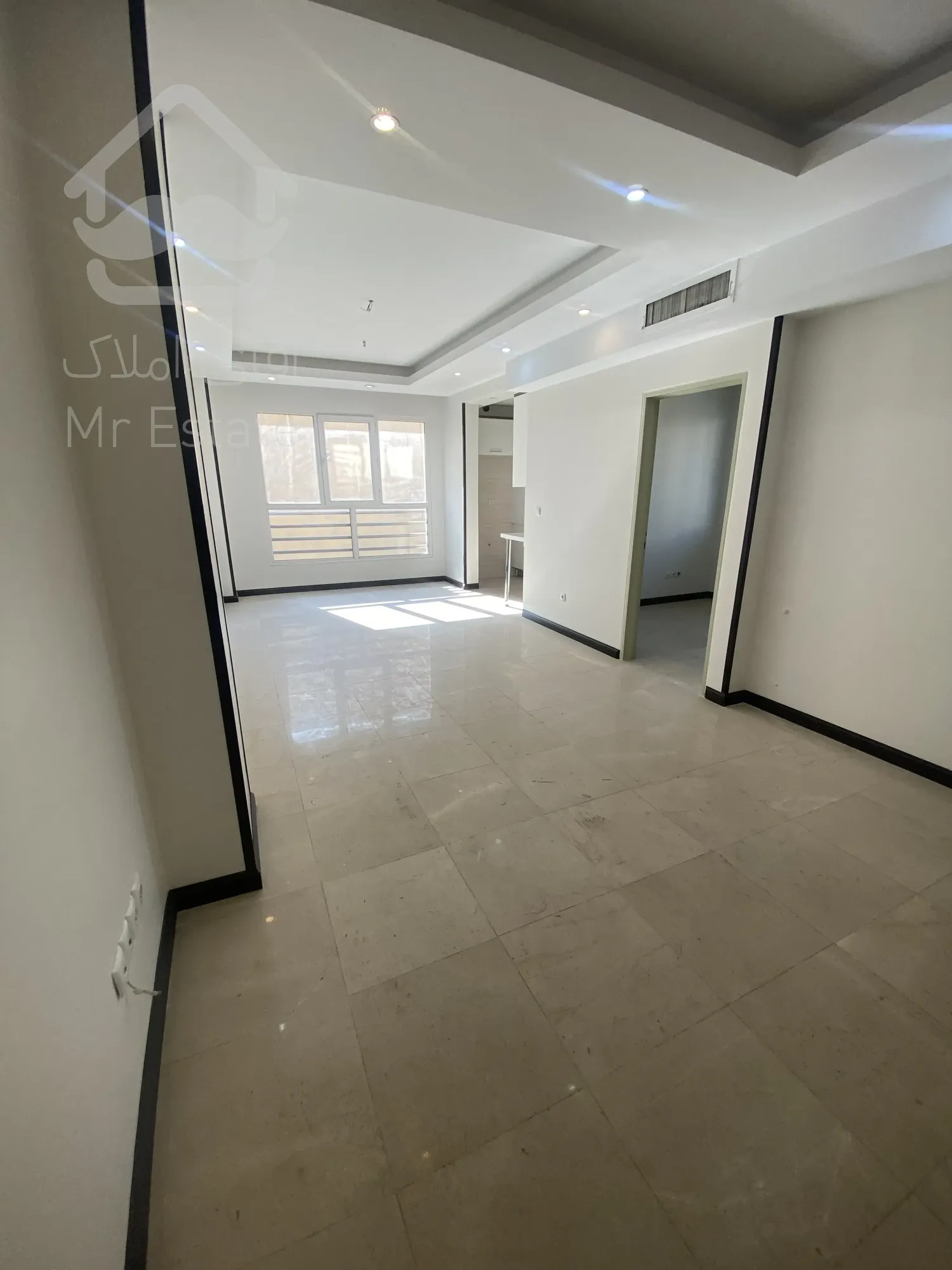 فروش ۱۰۰ متر سالن پرده خور چهارباغ