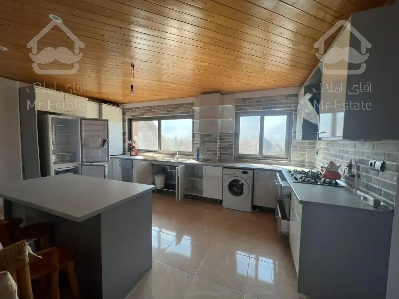 اپارتمان بر جاده اصلی