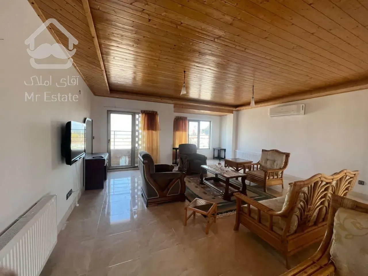 اپارتمان بر جاده اصلی